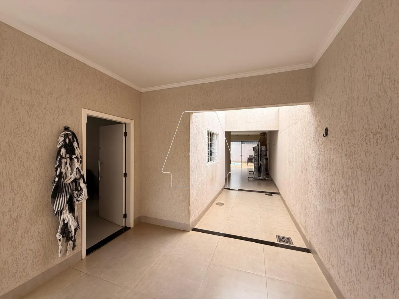 Comprar Casa / Residencial em Ara&ccedil;atuba R$ 650.000,00 - Foto 8