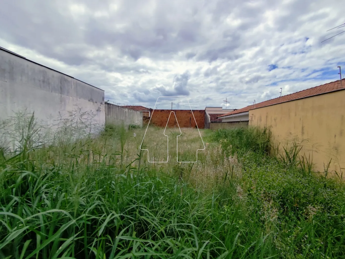 Comprar Terreno / Padr&atilde;o em Ara&ccedil;atuba R$ 170.000,00 - Foto 3