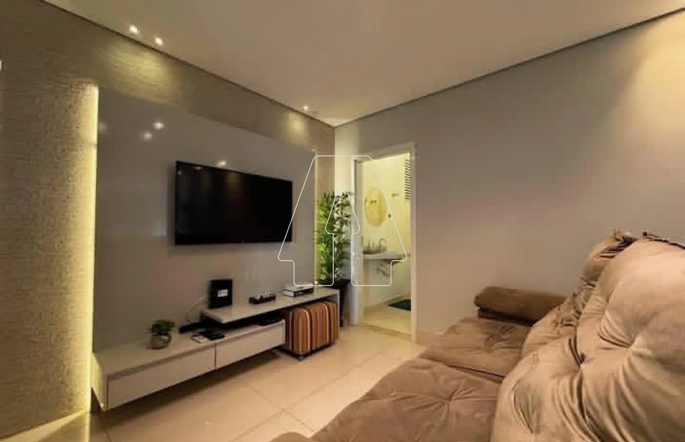 Comprar Apartamento / Padr&atilde;o em Ara&ccedil;atuba R$ 430.000,00 - Foto 3