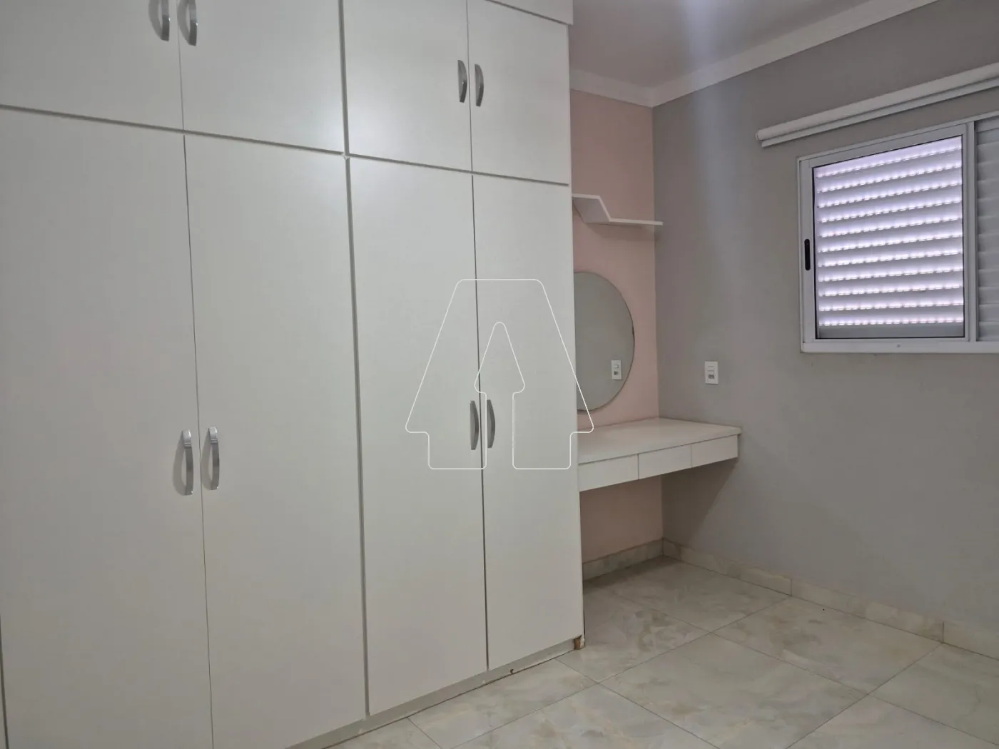 Alugar Apartamento / Padr&atilde;o em Ara&ccedil;atuba R$ 2.500,00 - Foto 7
