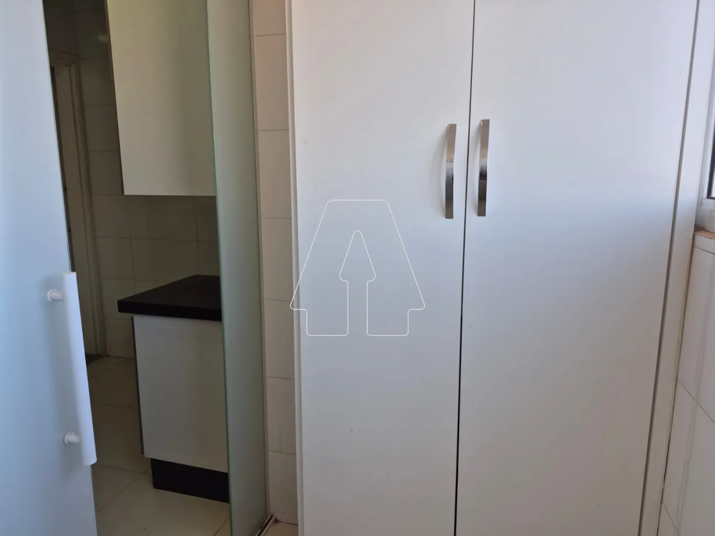 Alugar Apartamento / Padr&atilde;o em Ara&ccedil;atuba R$ 2.500,00 - Foto 9