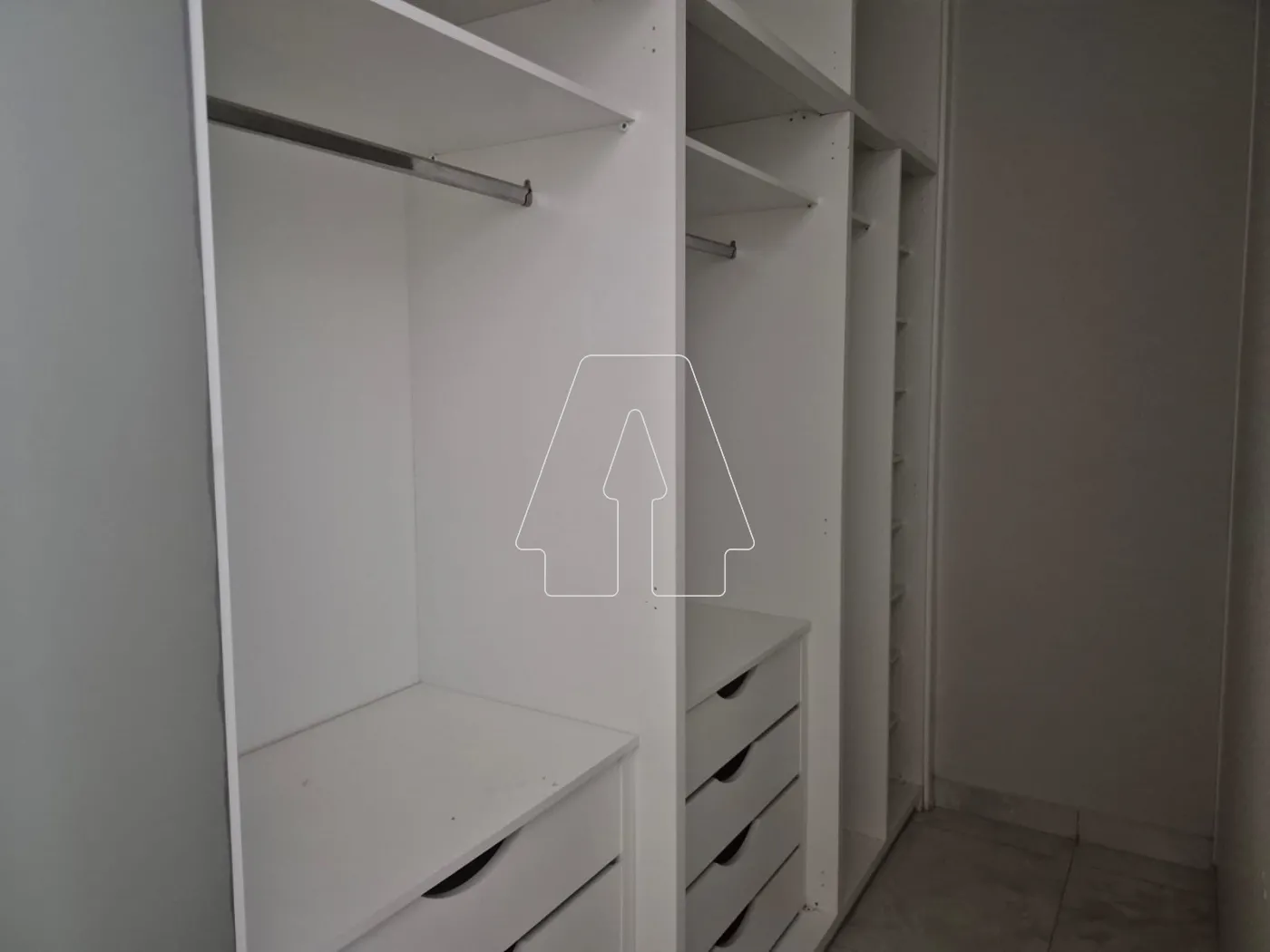 Alugar Apartamento / Padr&atilde;o em Ara&ccedil;atuba R$ 2.500,00 - Foto 11