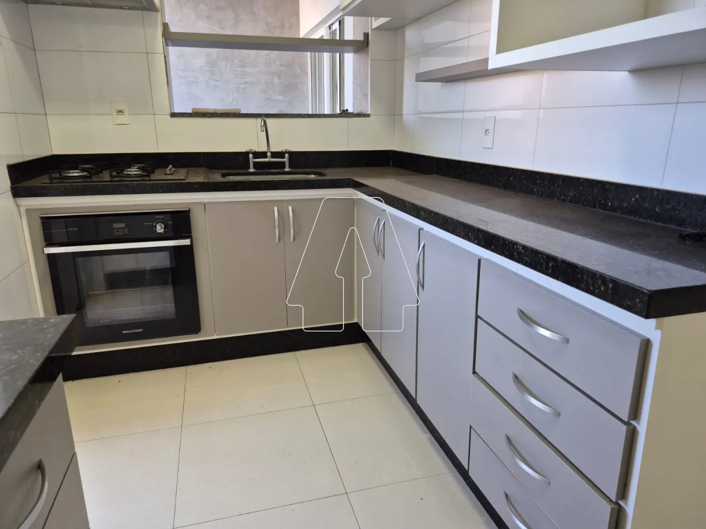 Alugar Apartamento / Padr&atilde;o em Ara&ccedil;atuba R$ 2.500,00 - Foto 3