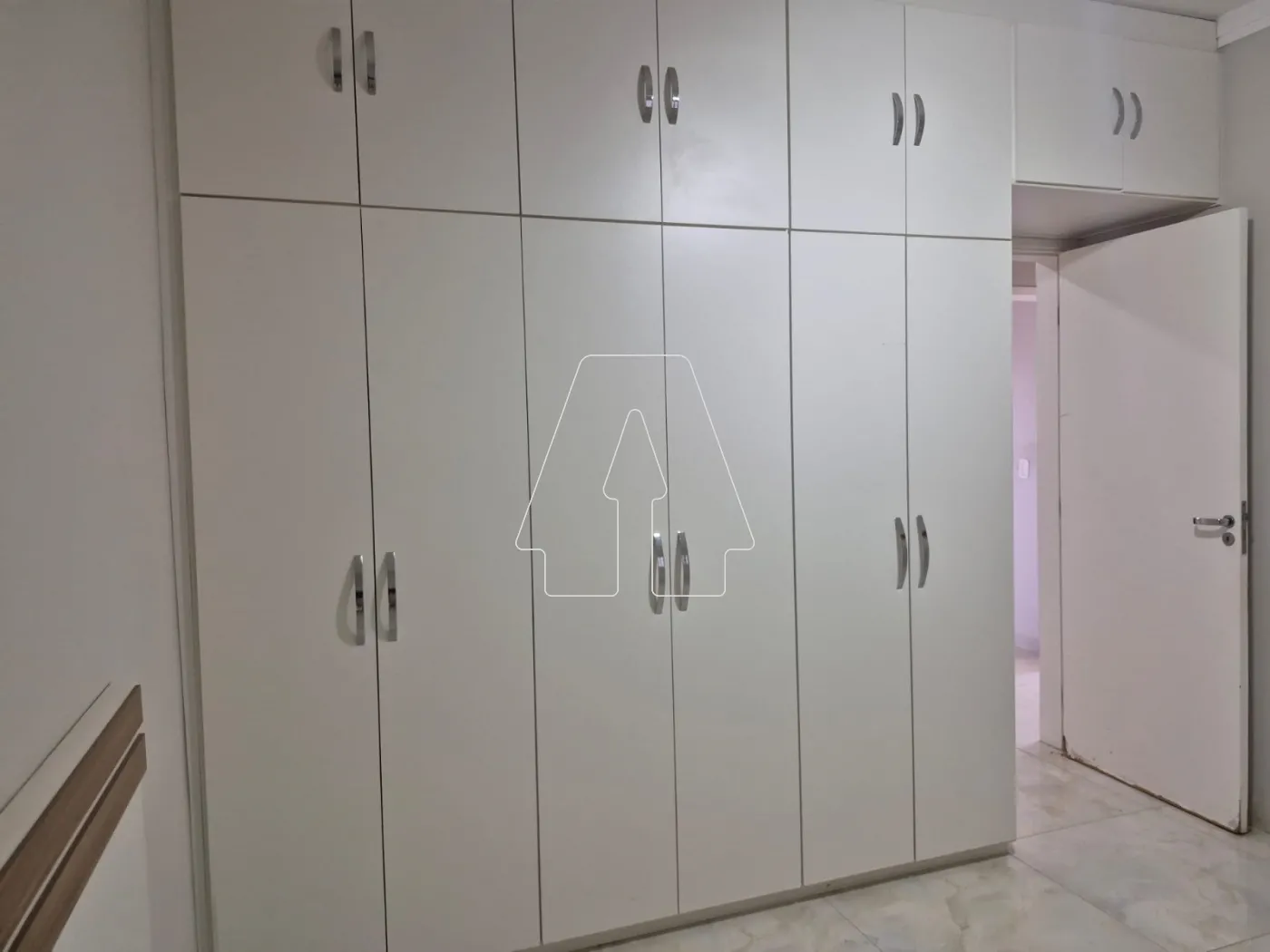 Alugar Apartamento / Padr&atilde;o em Ara&ccedil;atuba R$ 2.500,00 - Foto 14