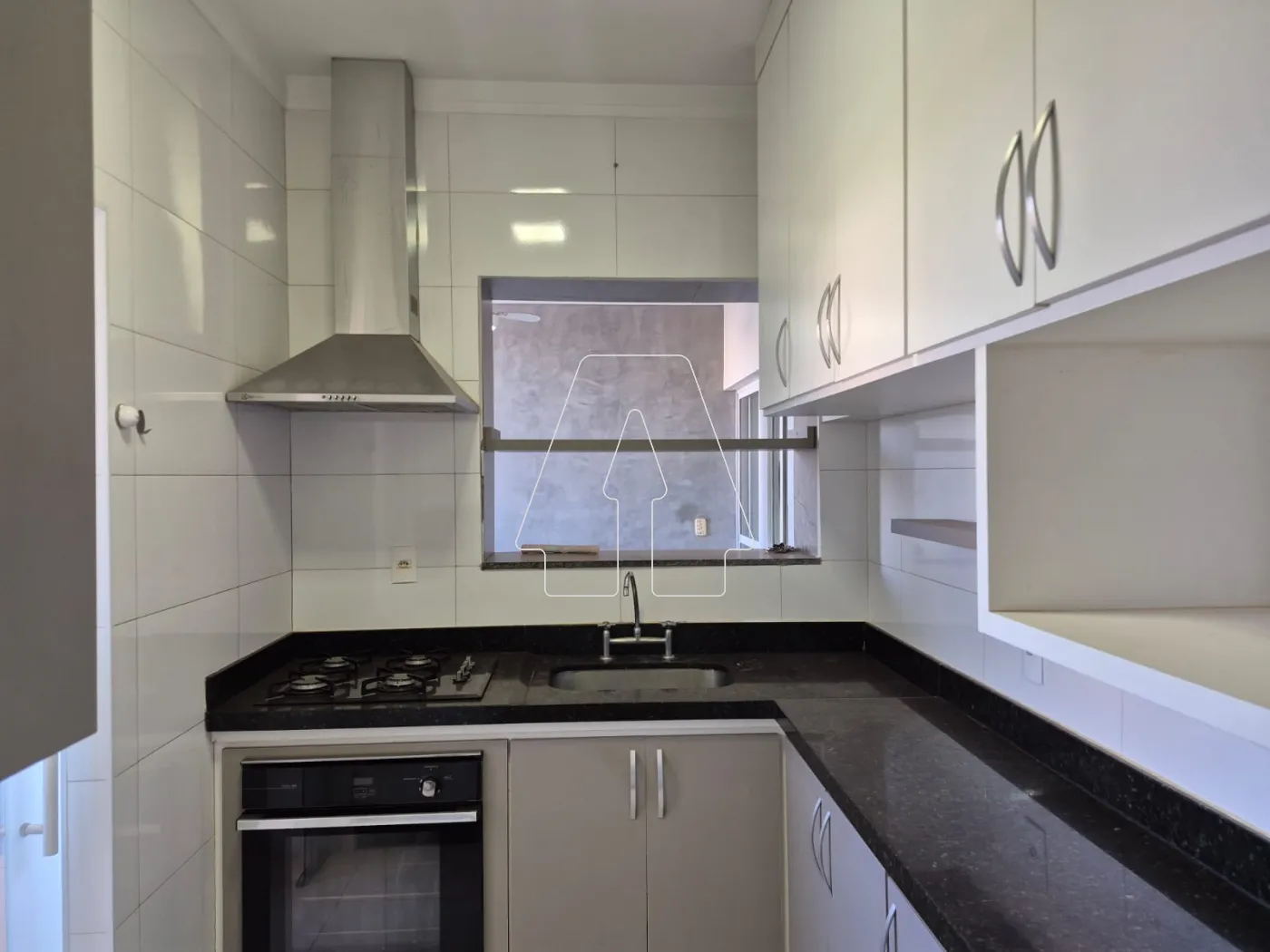 Alugar Apartamento / Padr&atilde;o em Ara&ccedil;atuba R$ 2.500,00 - Foto 5