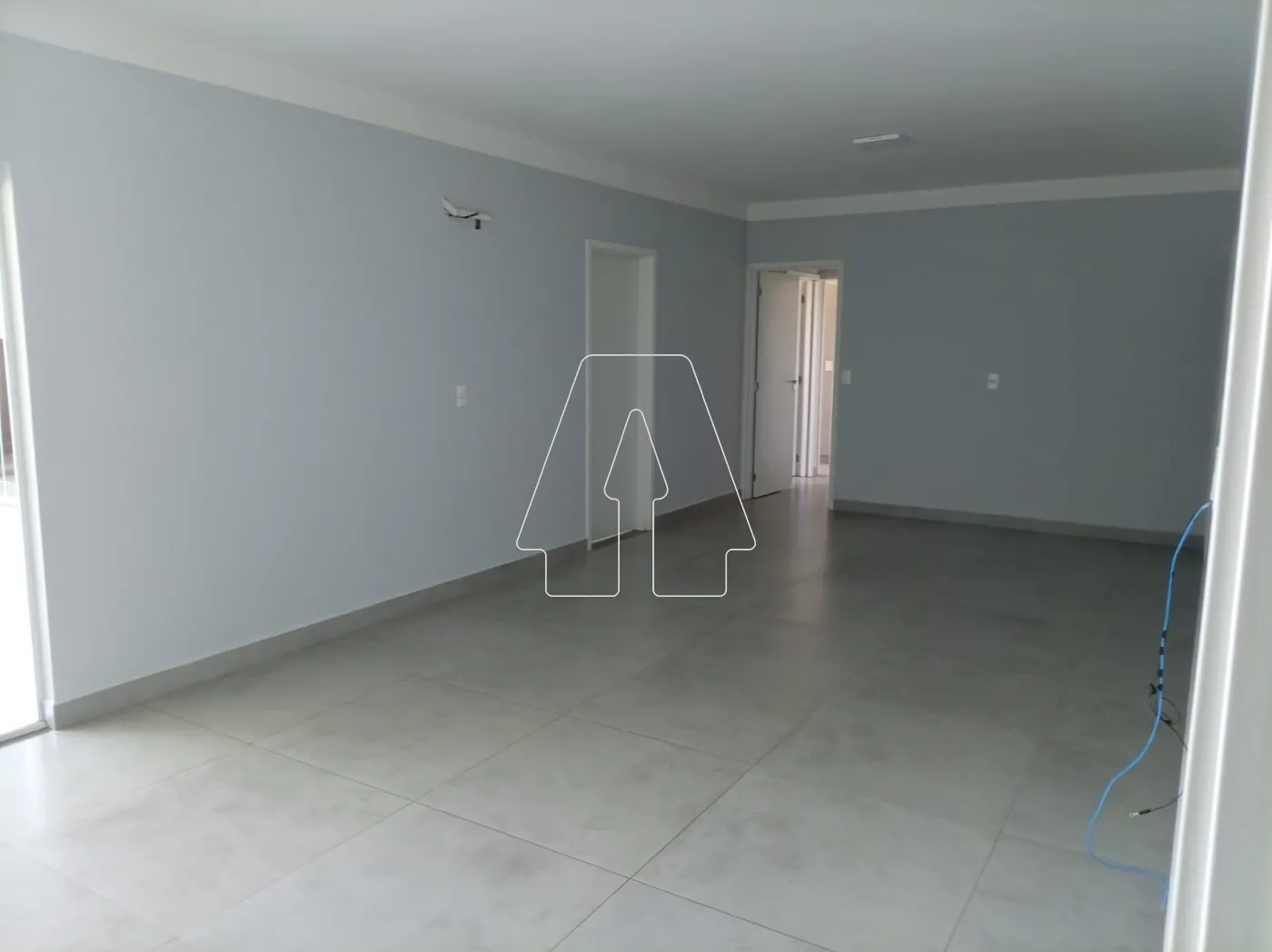 Alugar Apartamento / Padr&atilde;o em Ara&ccedil;atuba R$ 3.000,00 - Foto 1