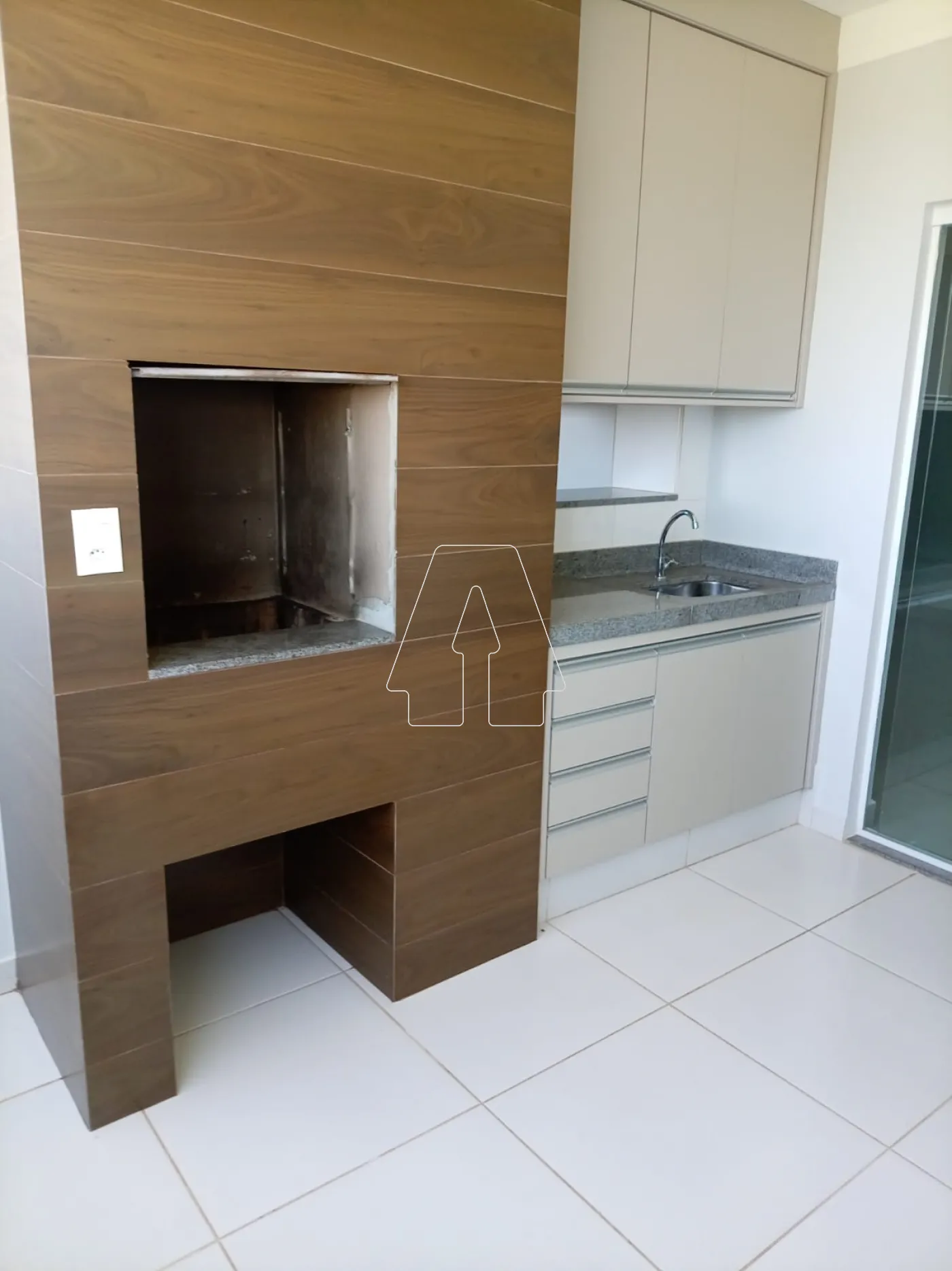 Alugar Apartamento / Padr&atilde;o em Ara&ccedil;atuba R$ 3.000,00 - Foto 3