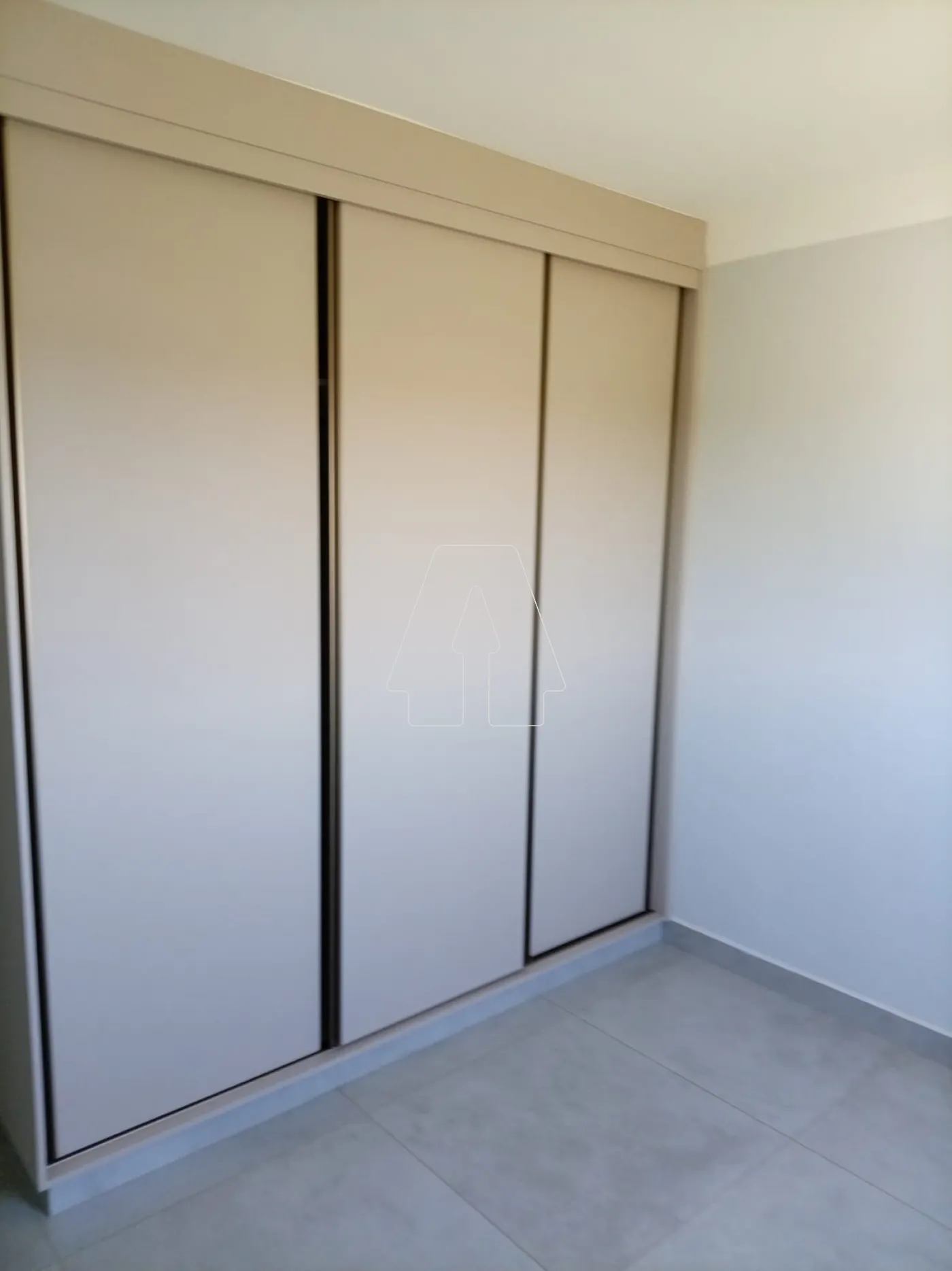 Alugar Apartamento / Padr&atilde;o em Ara&ccedil;atuba R$ 3.000,00 - Foto 7