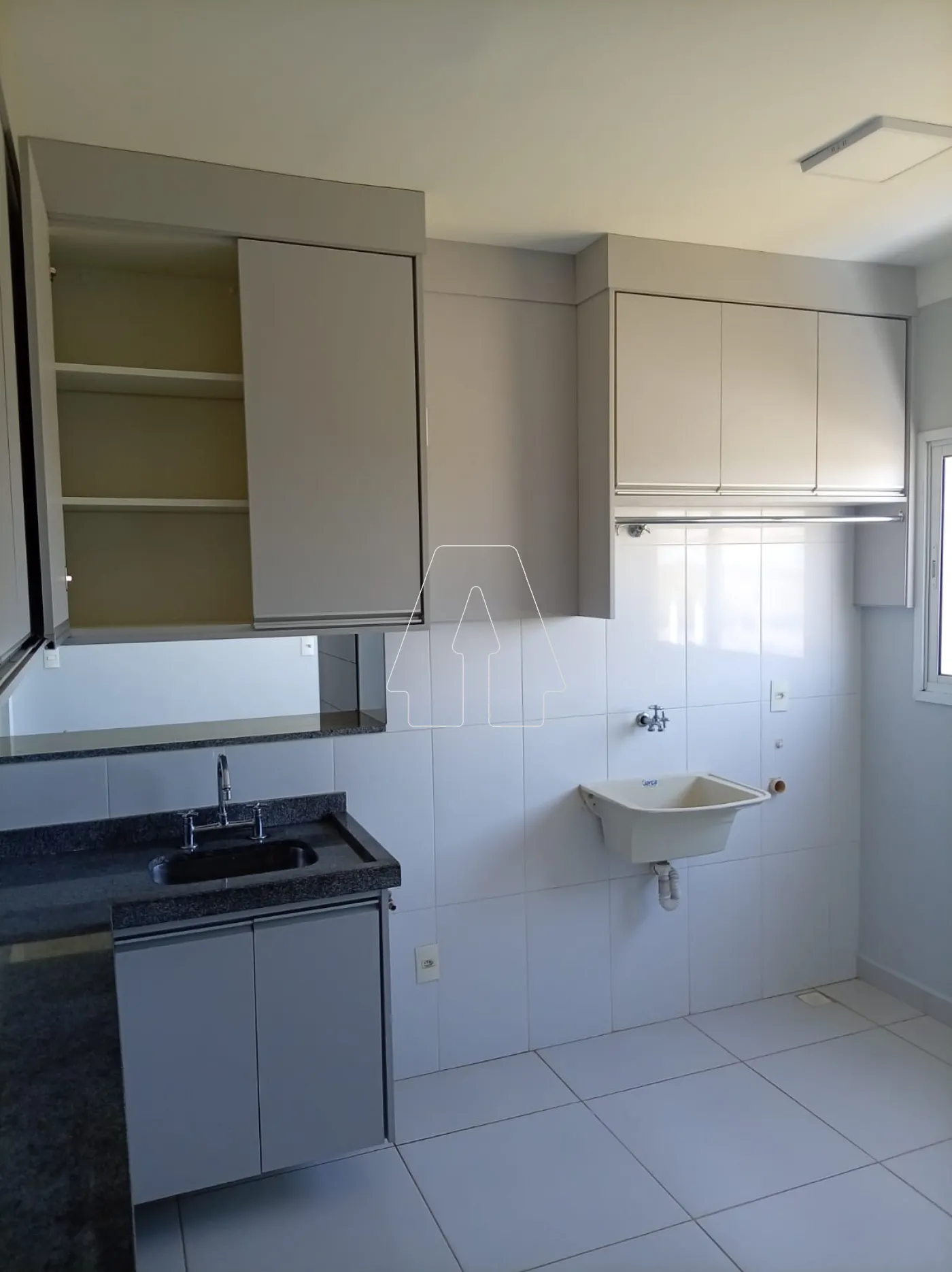 Alugar Apartamento / Padr&atilde;o em Ara&ccedil;atuba R$ 3.000,00 - Foto 6