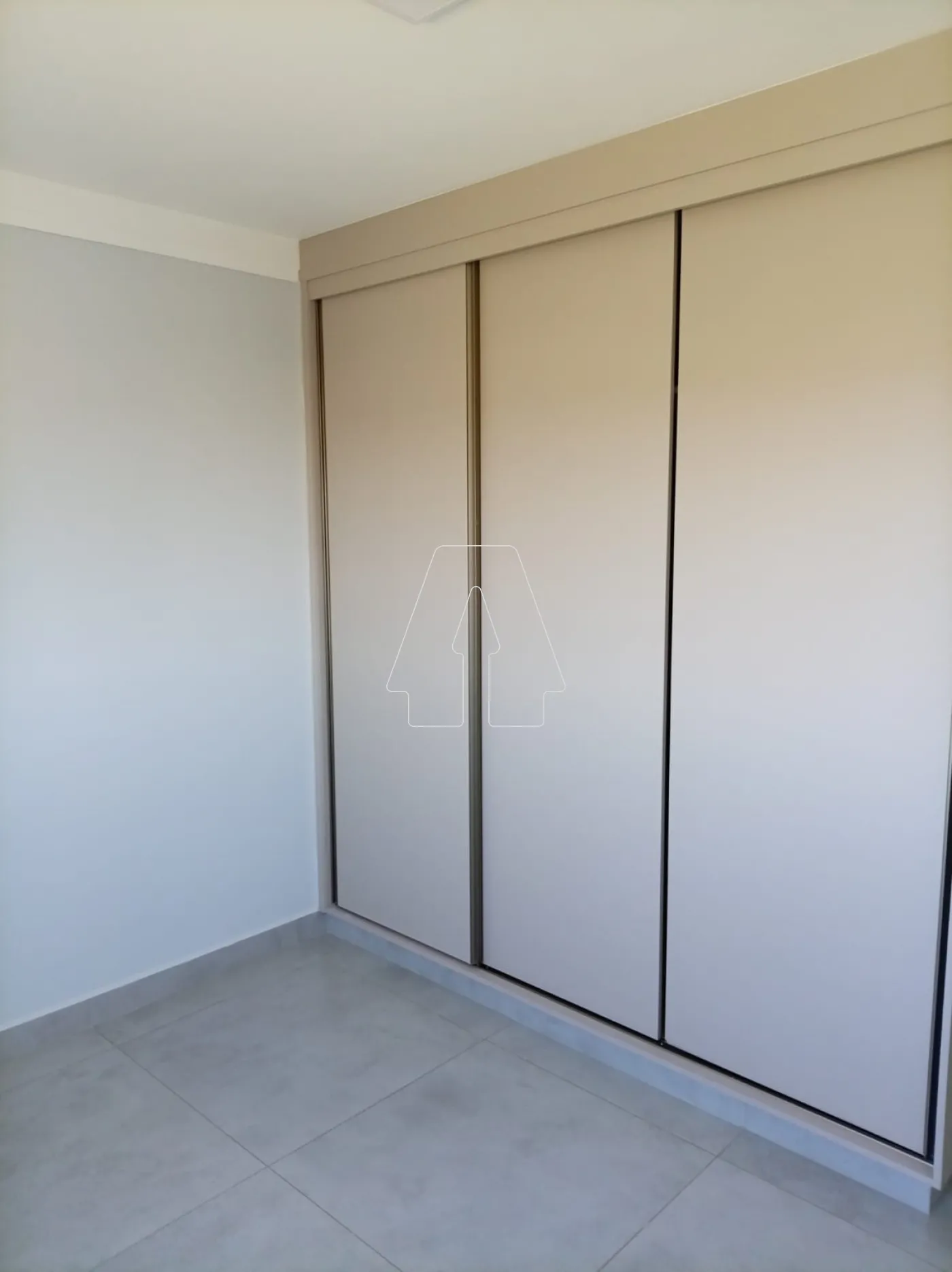 Alugar Apartamento / Padr&atilde;o em Ara&ccedil;atuba R$ 3.000,00 - Foto 9