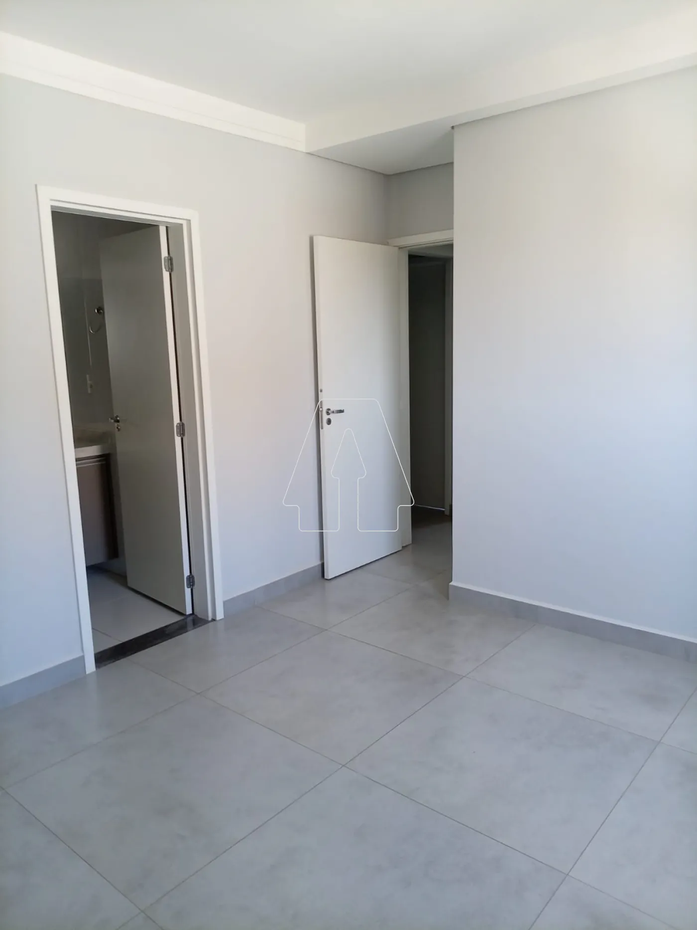 Alugar Apartamento / Padr&atilde;o em Ara&ccedil;atuba R$ 3.000,00 - Foto 10