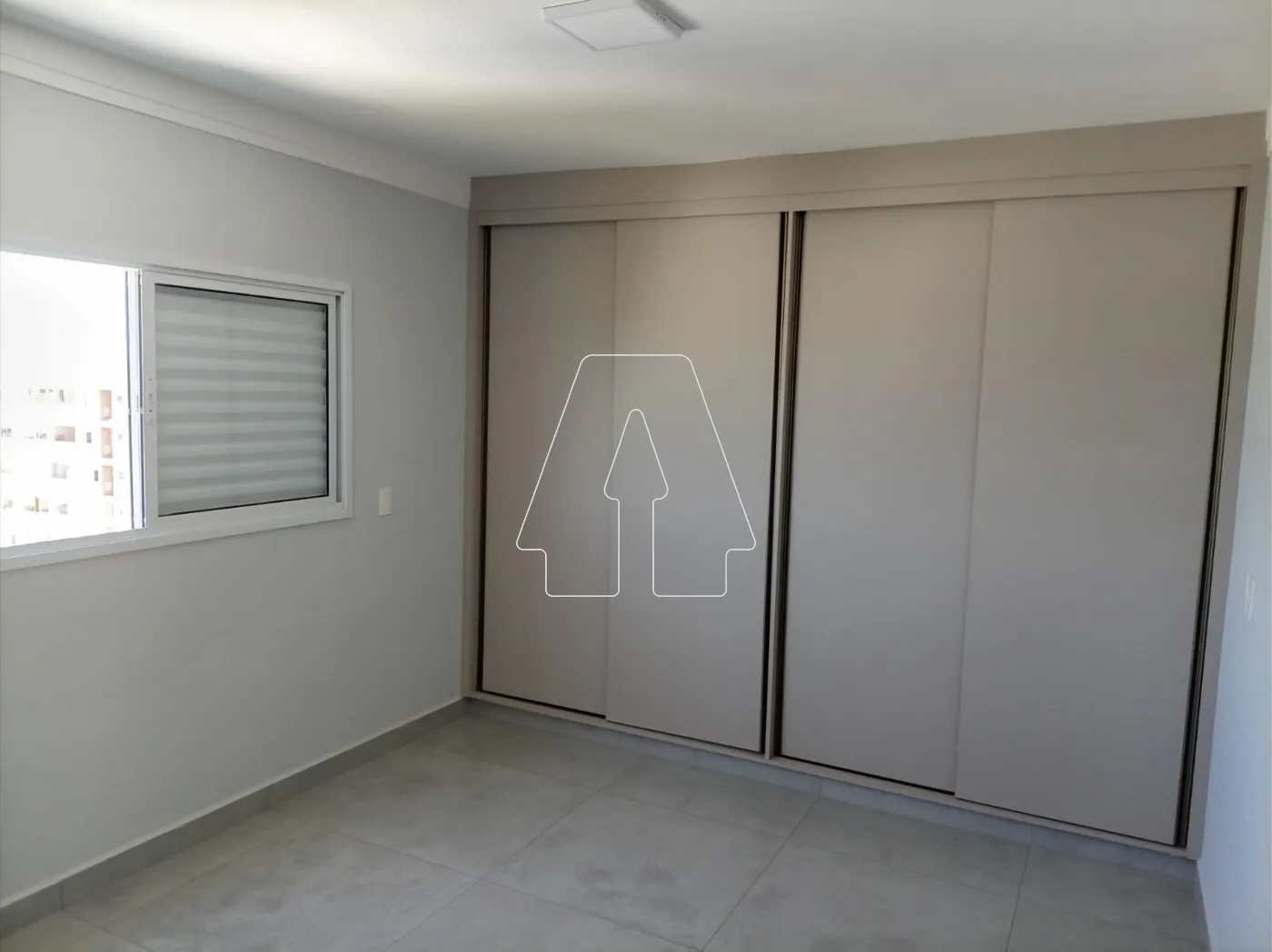 Alugar Apartamento / Padr&atilde;o em Ara&ccedil;atuba R$ 3.000,00 - Foto 11