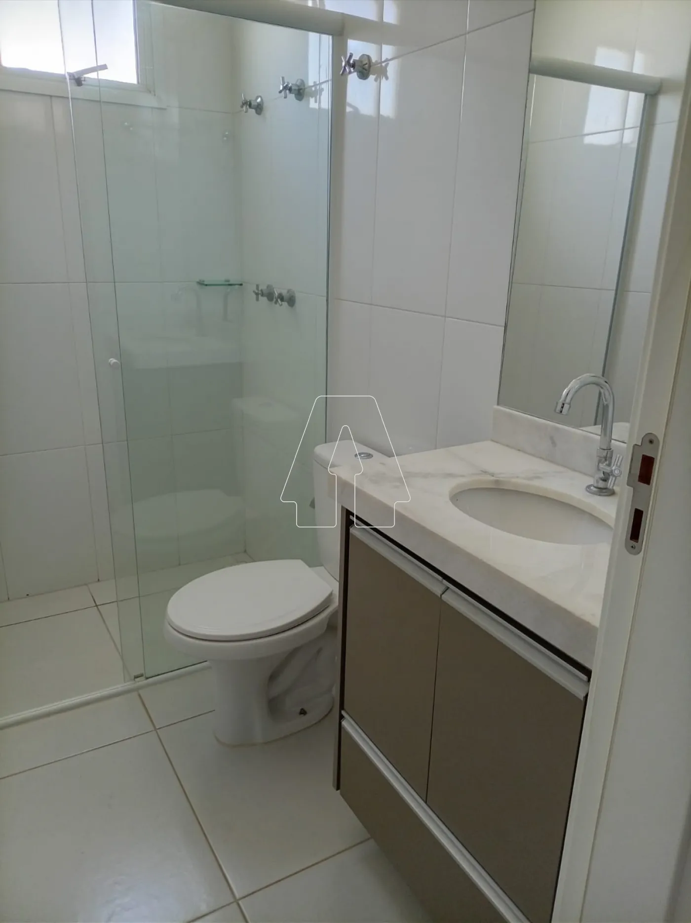 Alugar Apartamento / Padr&atilde;o em Ara&ccedil;atuba R$ 3.000,00 - Foto 13