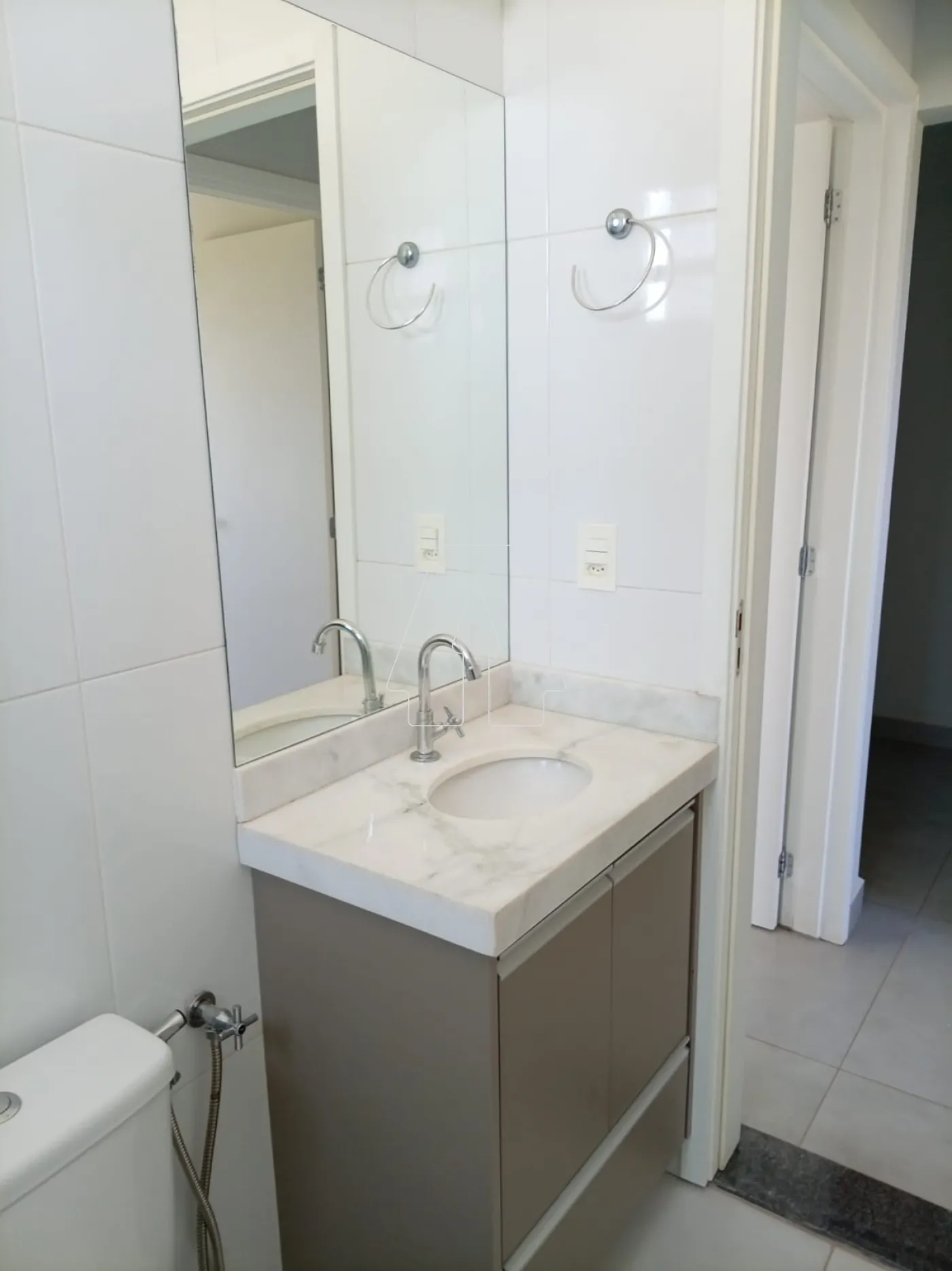 Alugar Apartamento / Padr&atilde;o em Ara&ccedil;atuba R$ 3.000,00 - Foto 14