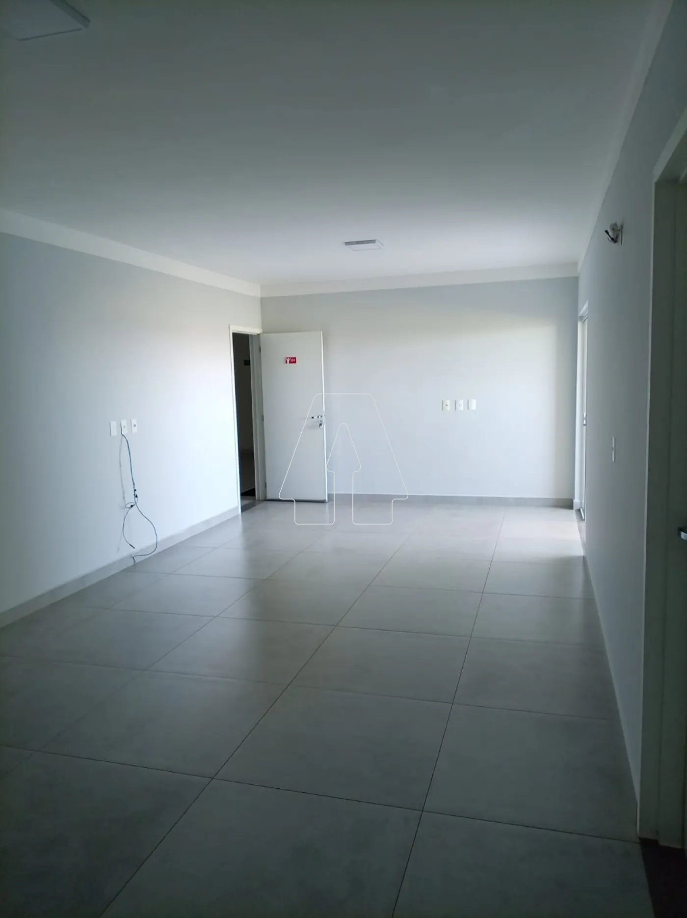 Alugar Apartamento / Padr&atilde;o em Ara&ccedil;atuba R$ 3.000,00 - Foto 2
