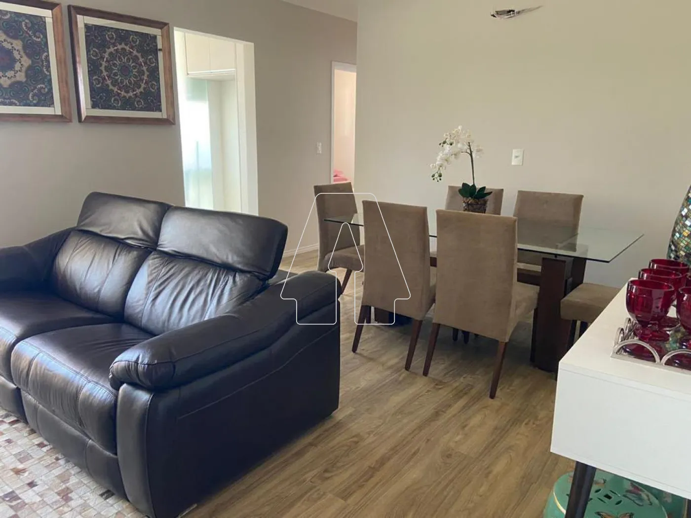 Alugar Apartamento / Padr&atilde;o em Ara&ccedil;atuba R$ 2.300,00 - Foto 2