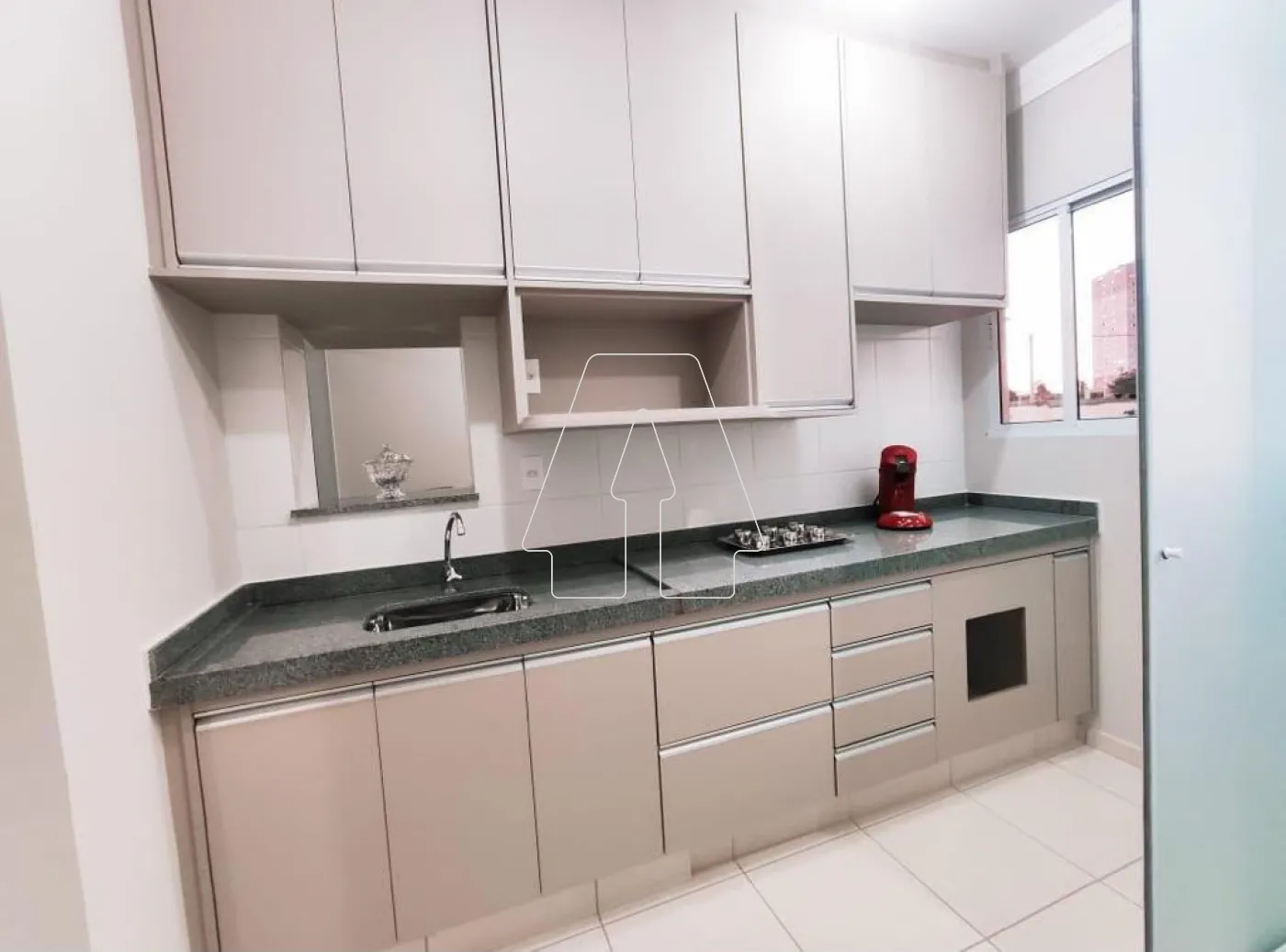 Alugar Apartamento / Padr&atilde;o em Ara&ccedil;atuba R$ 2.300,00 - Foto 5