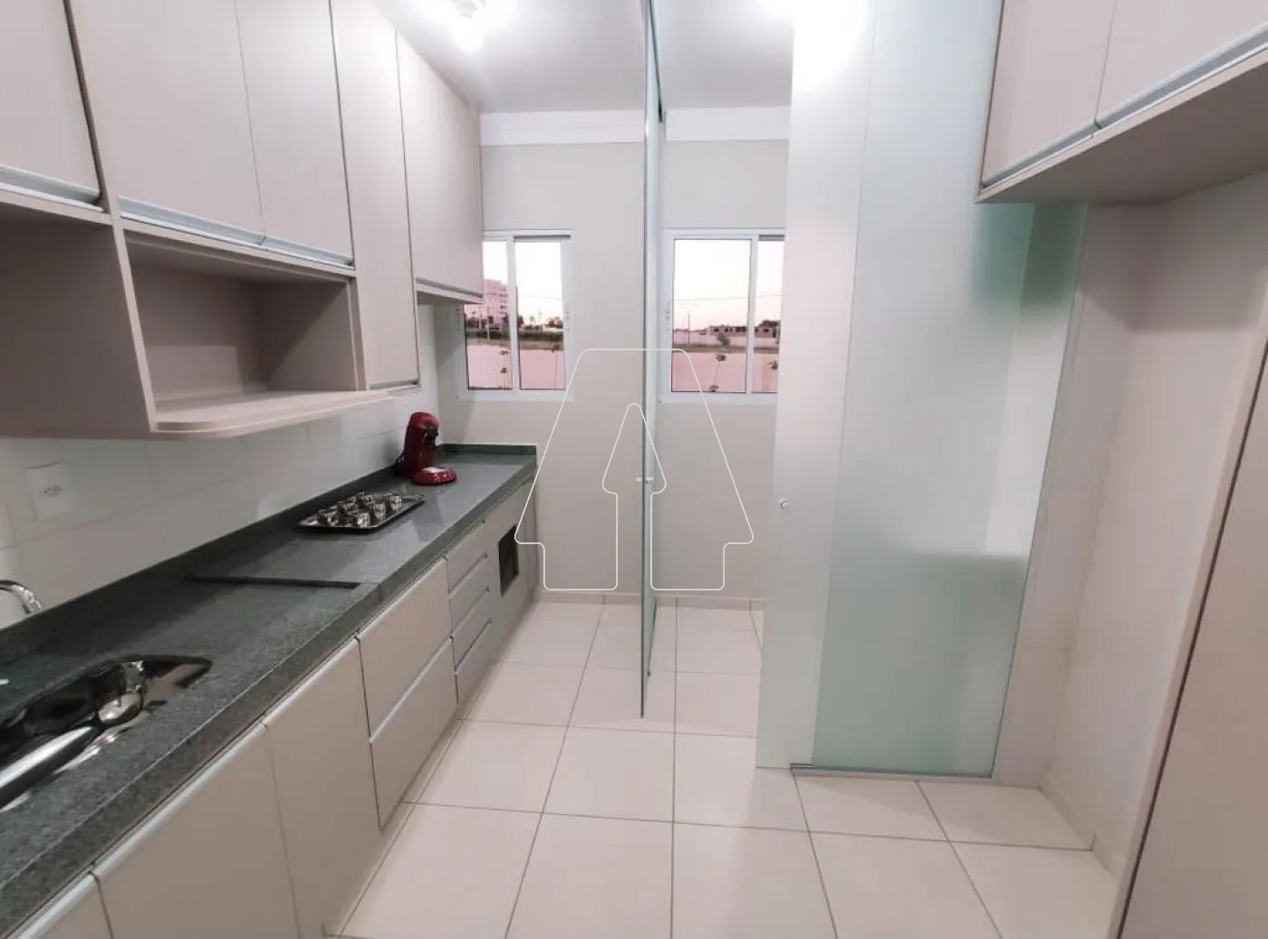 Alugar Apartamento / Padr&atilde;o em Ara&ccedil;atuba R$ 2.300,00 - Foto 7