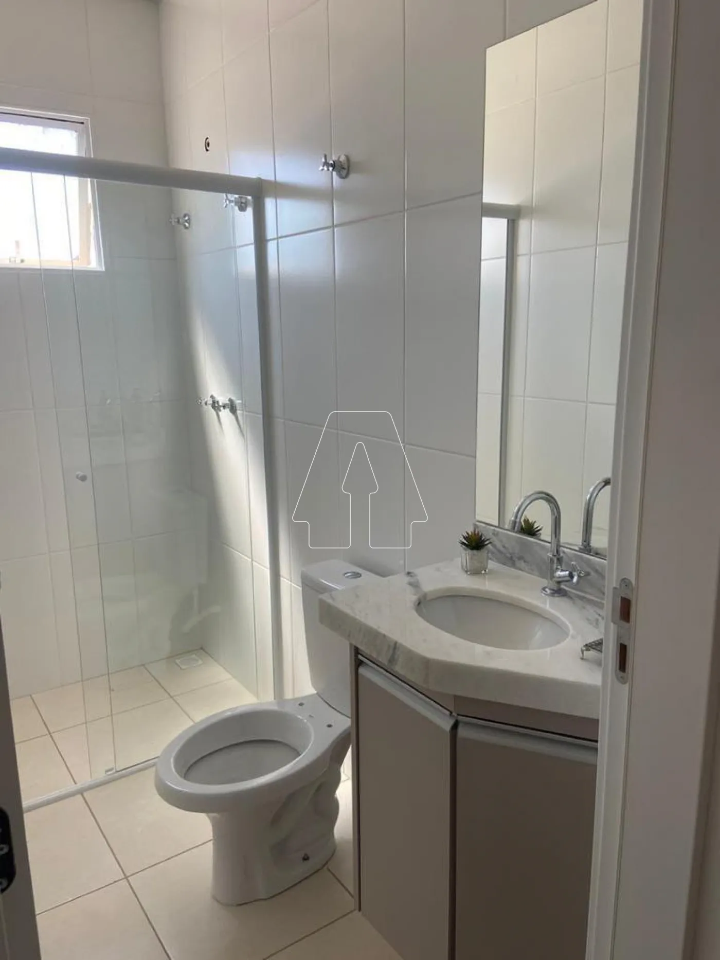 Alugar Apartamento / Padr&atilde;o em Ara&ccedil;atuba R$ 2.300,00 - Foto 11