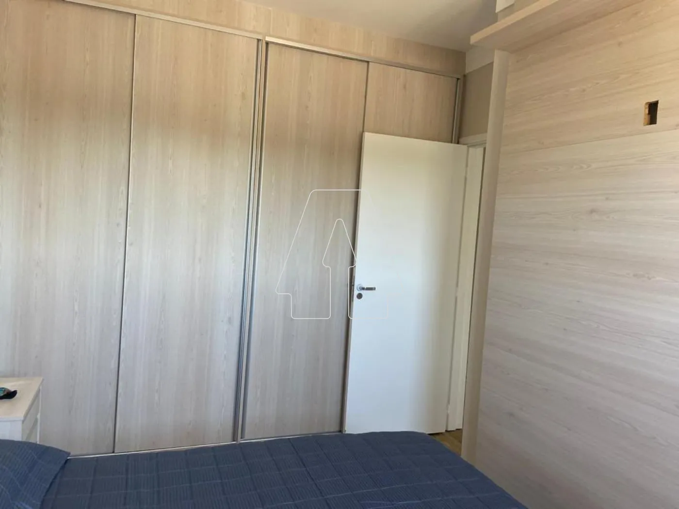 Alugar Apartamento / Padr&atilde;o em Ara&ccedil;atuba R$ 2.300,00 - Foto 14