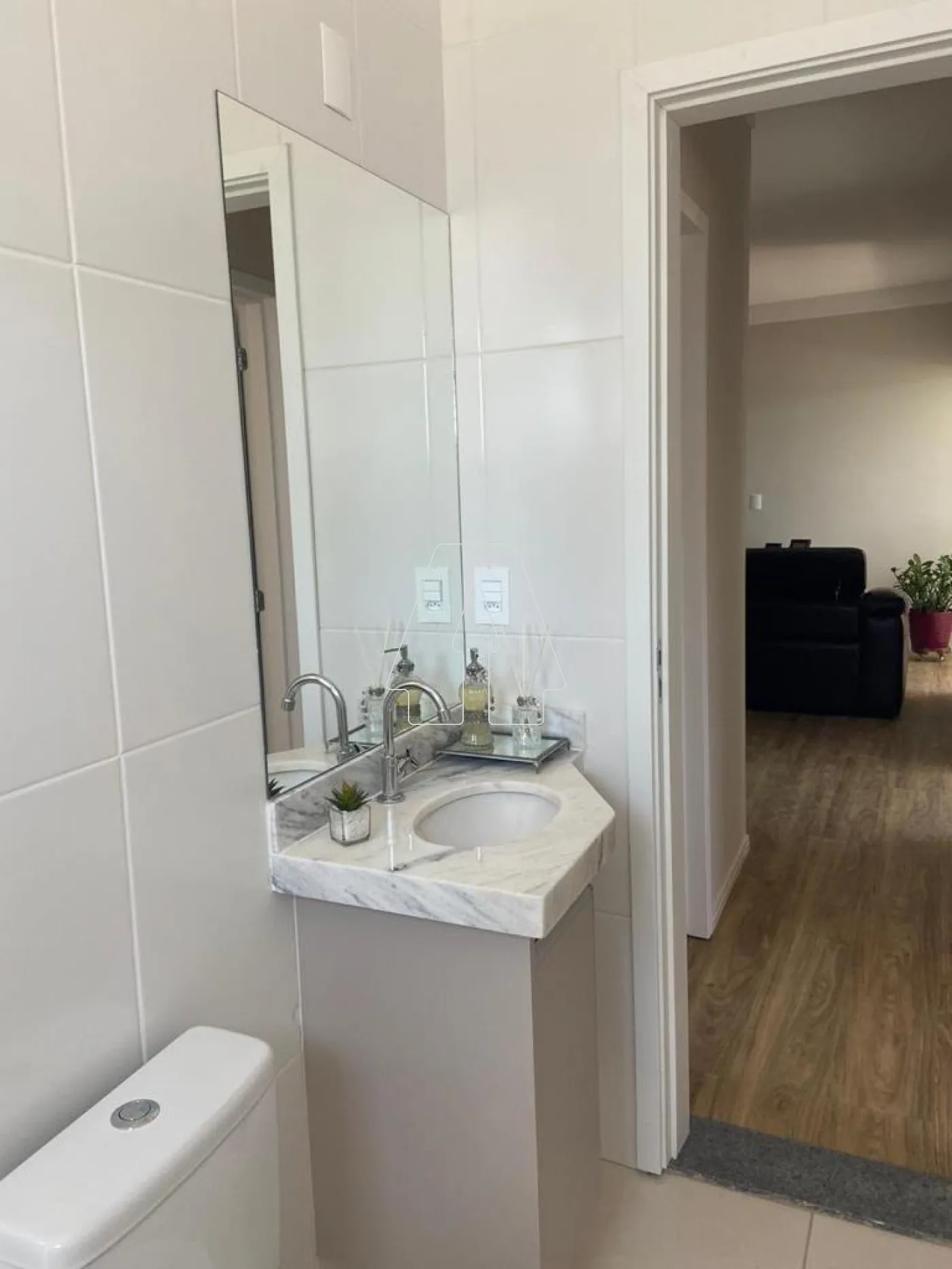 Alugar Apartamento / Padr&atilde;o em Ara&ccedil;atuba R$ 2.300,00 - Foto 15
