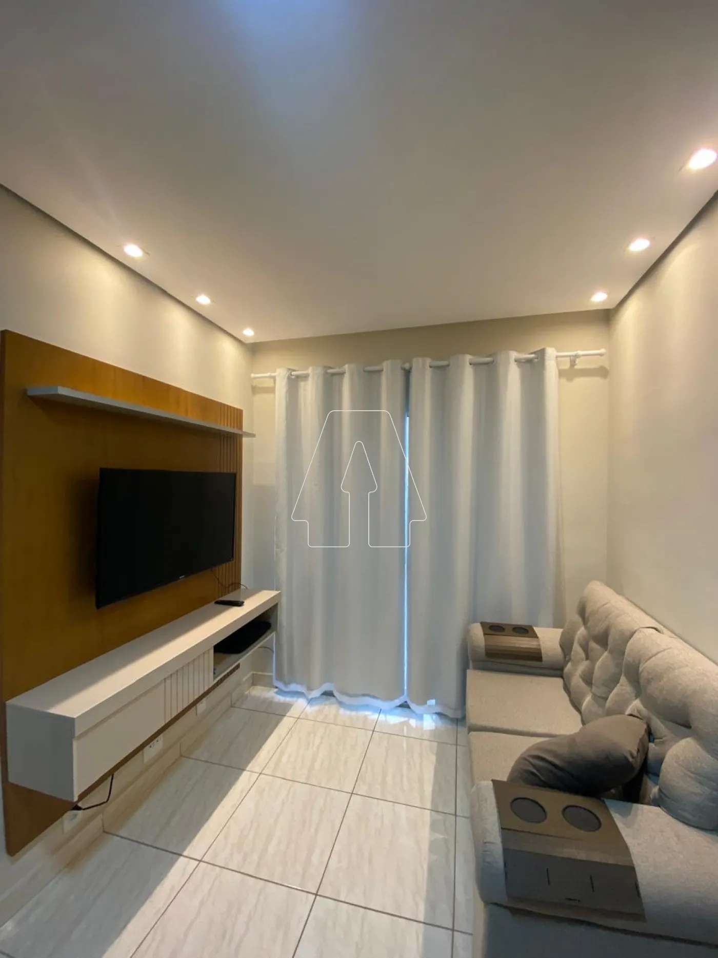 Comprar Apartamento / Padr&atilde;o em Ara&ccedil;atuba R$ 175.000,00 - Foto 2