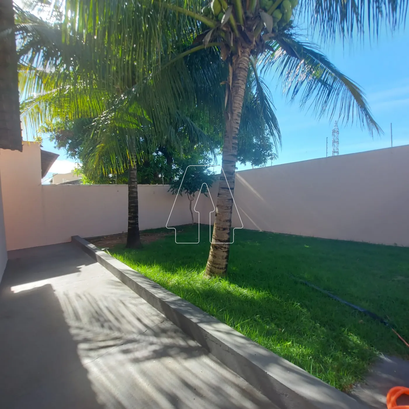 Alugar Casa / Residencial em Ara&ccedil;atuba R$ 1.900,00 - Foto 4