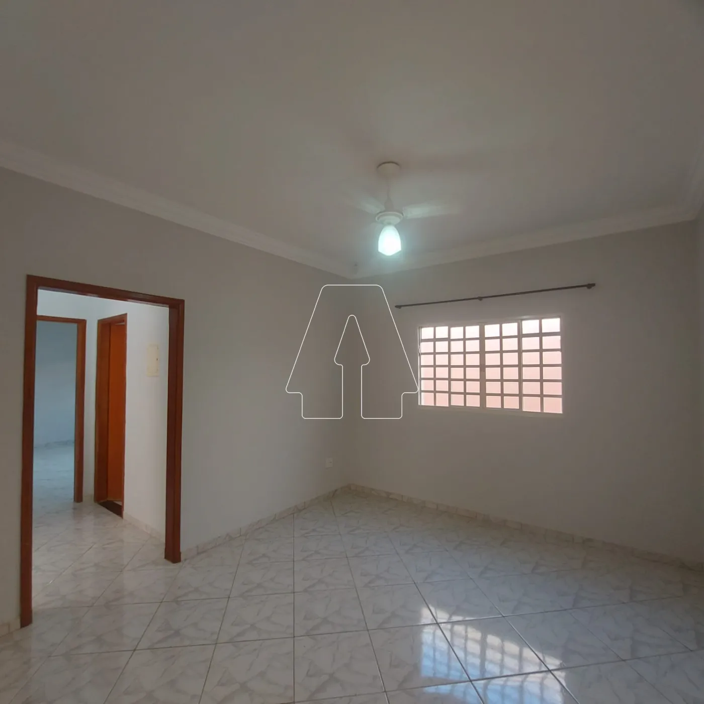 Alugar Casa / Residencial em Ara&ccedil;atuba R$ 1.900,00 - Foto 8