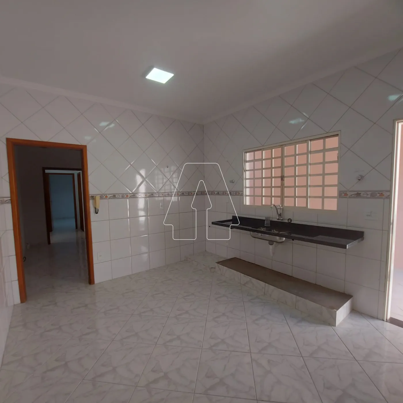 Alugar Casa / Residencial em Ara&ccedil;atuba R$ 1.900,00 - Foto 11