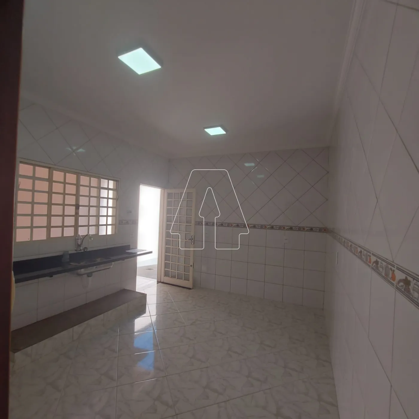 Alugar Casa / Residencial em Ara&ccedil;atuba R$ 1.900,00 - Foto 10