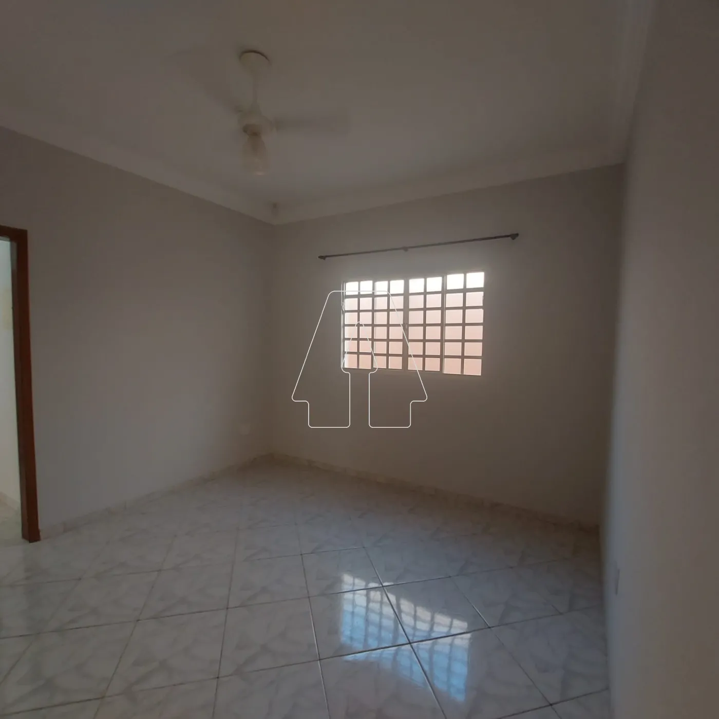 Alugar Casa / Residencial em Ara&ccedil;atuba R$ 1.900,00 - Foto 9