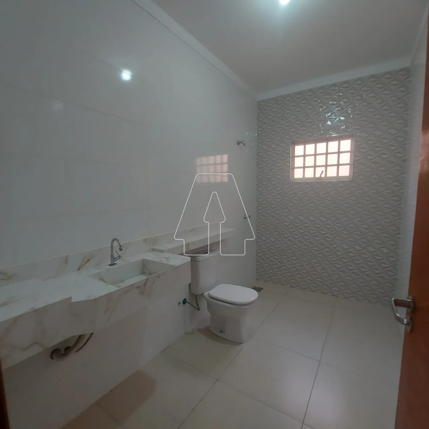 Alugar Casa / Residencial em Ara&ccedil;atuba R$ 1.900,00 - Foto 14