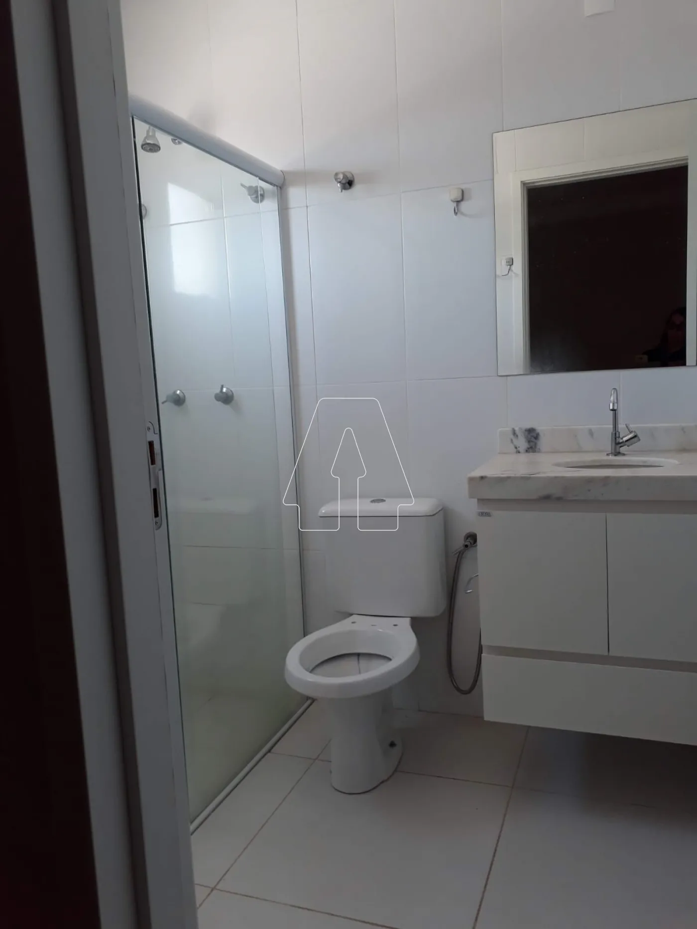 Alugar Apartamento / Padr&atilde;o em Ara&ccedil;atuba R$ 1.800,00 - Foto 24