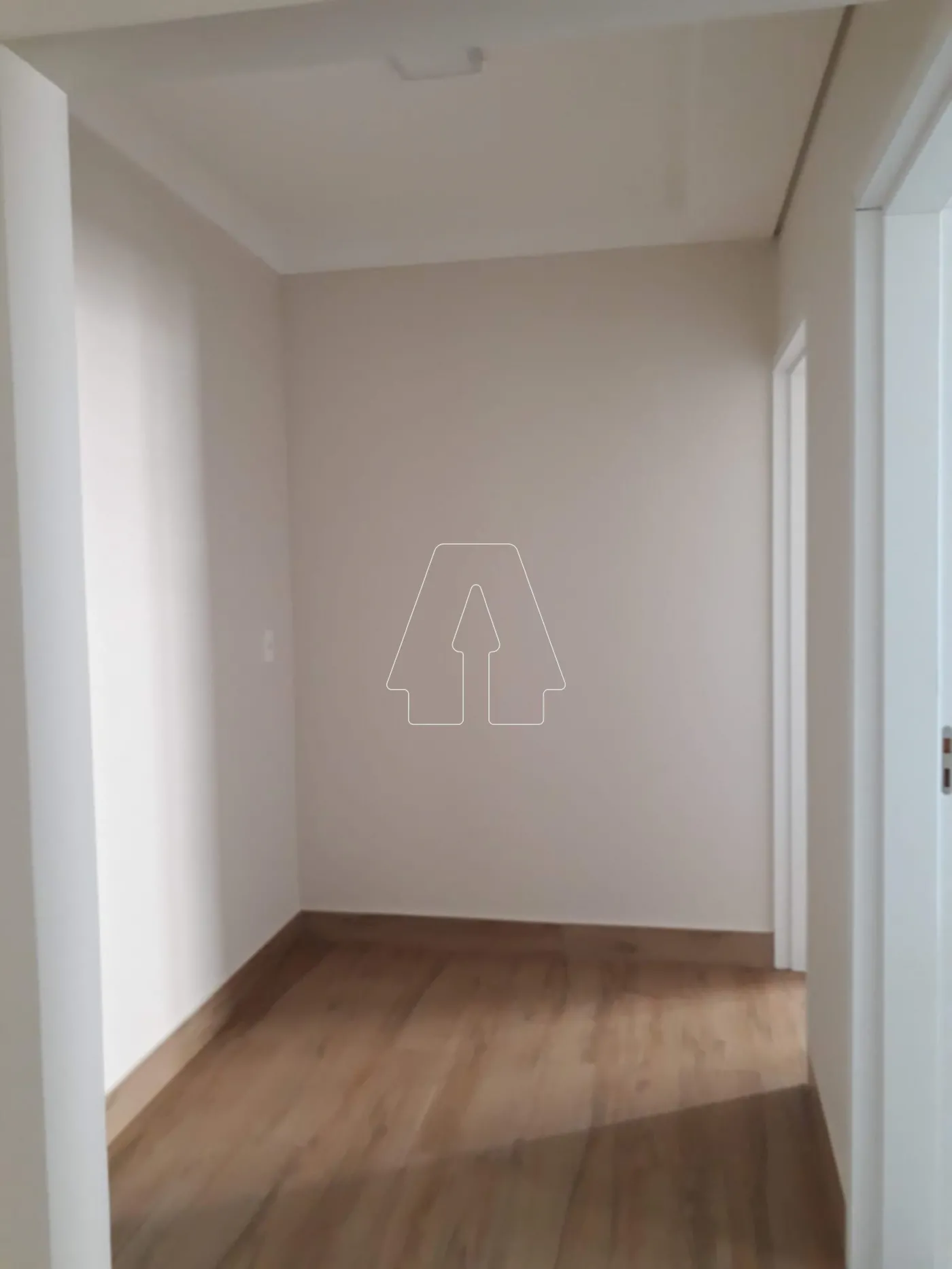 Alugar Apartamento / Padr&atilde;o em Ara&ccedil;atuba R$ 1.800,00 - Foto 28