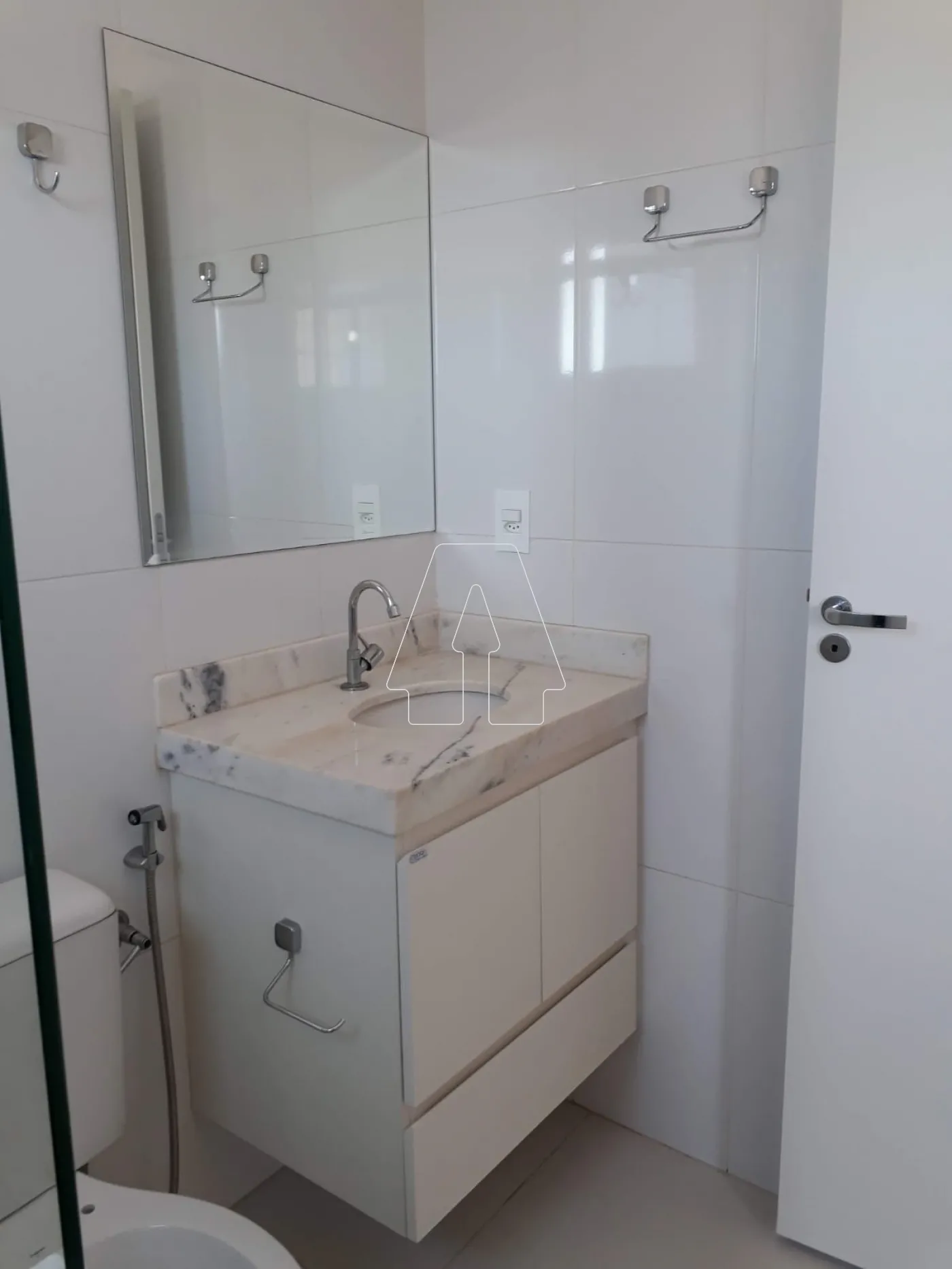 Alugar Apartamento / Padr&atilde;o em Ara&ccedil;atuba R$ 1.800,00 - Foto 25