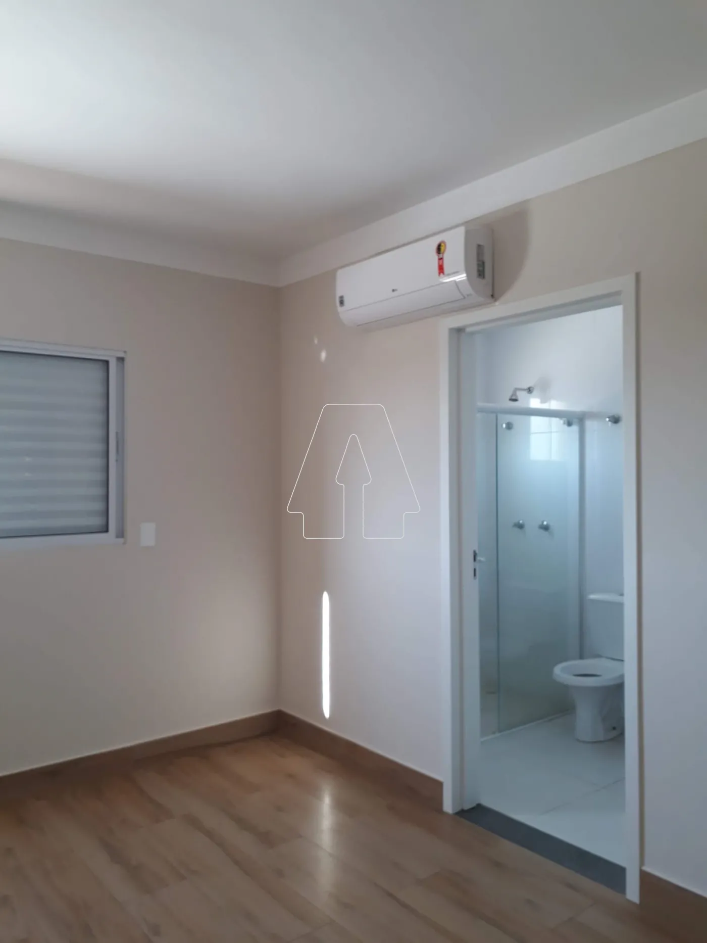 Alugar Apartamento / Padr&atilde;o em Ara&ccedil;atuba R$ 1.800,00 - Foto 23