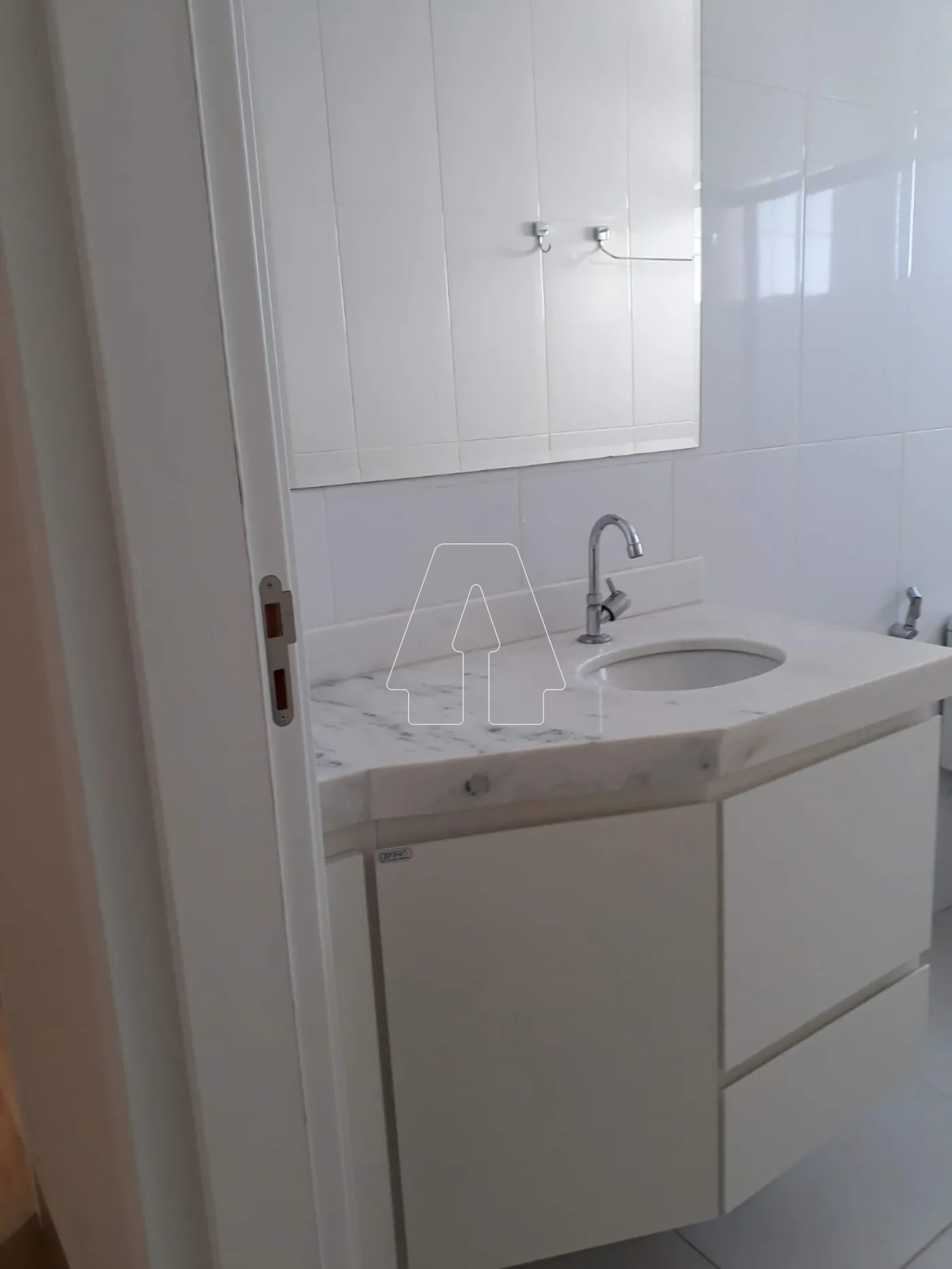 Alugar Apartamento / Padr&atilde;o em Ara&ccedil;atuba R$ 1.800,00 - Foto 30