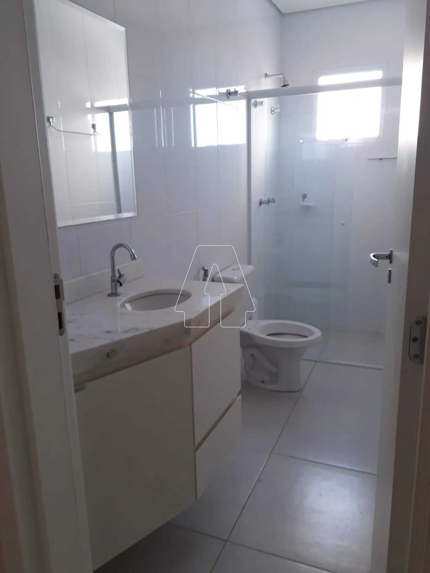 Alugar Apartamento / Padr&atilde;o em Ara&ccedil;atuba R$ 1.800,00 - Foto 31