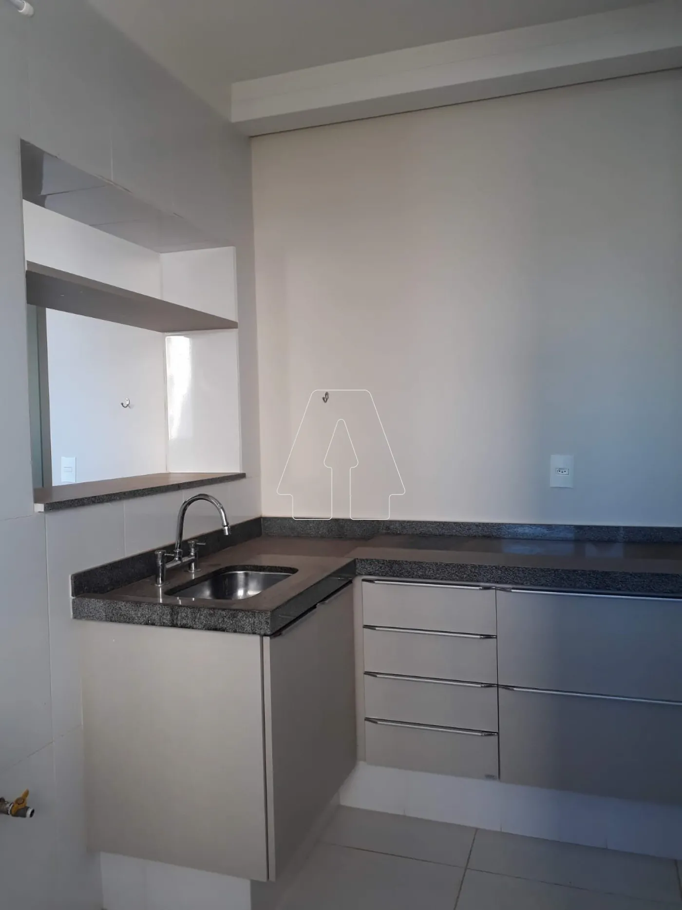 Alugar Apartamento / Padr&atilde;o em Ara&ccedil;atuba R$ 1.800,00 - Foto 8