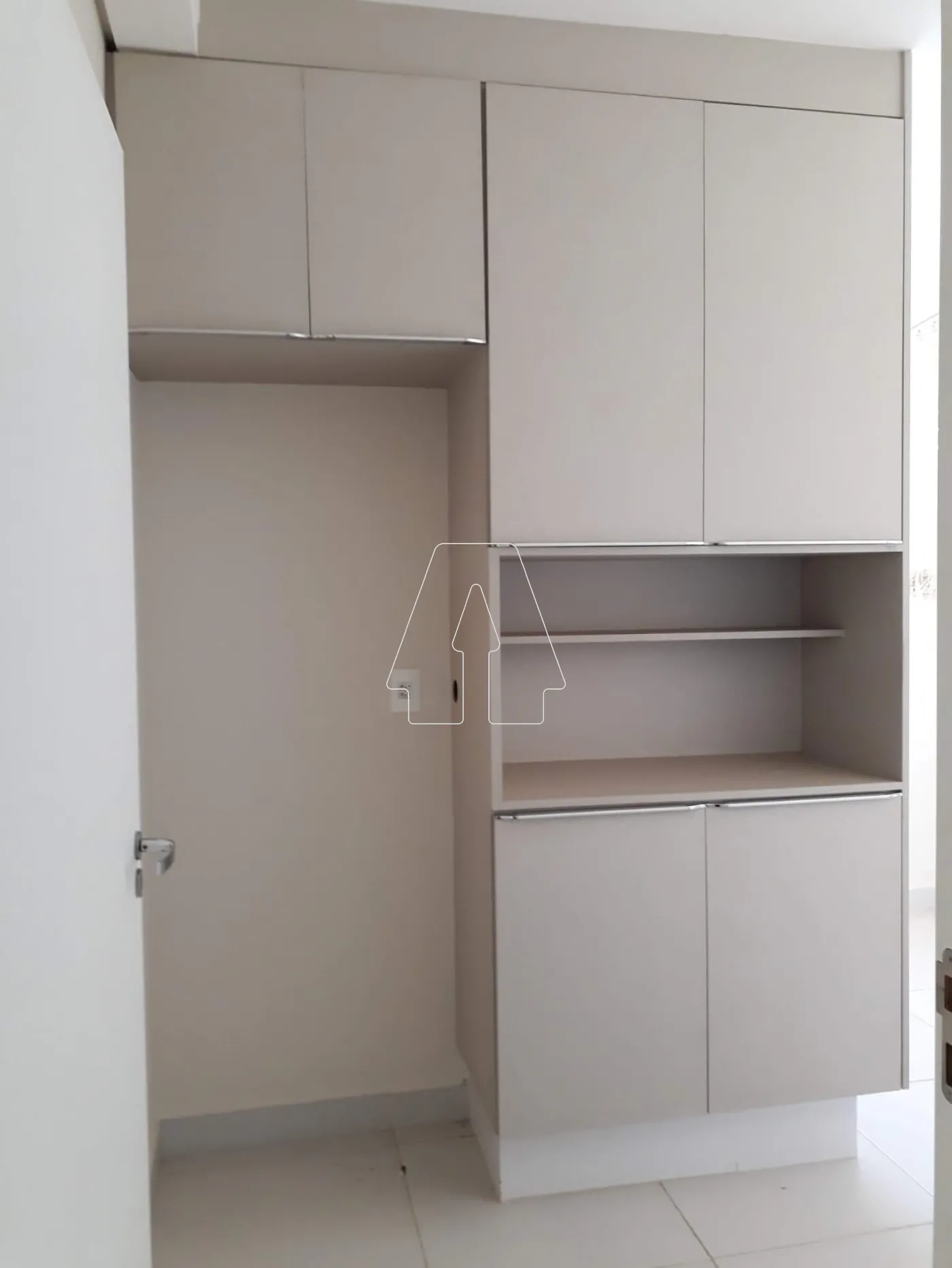 Alugar Apartamento / Padr&atilde;o em Ara&ccedil;atuba R$ 1.800,00 - Foto 15
