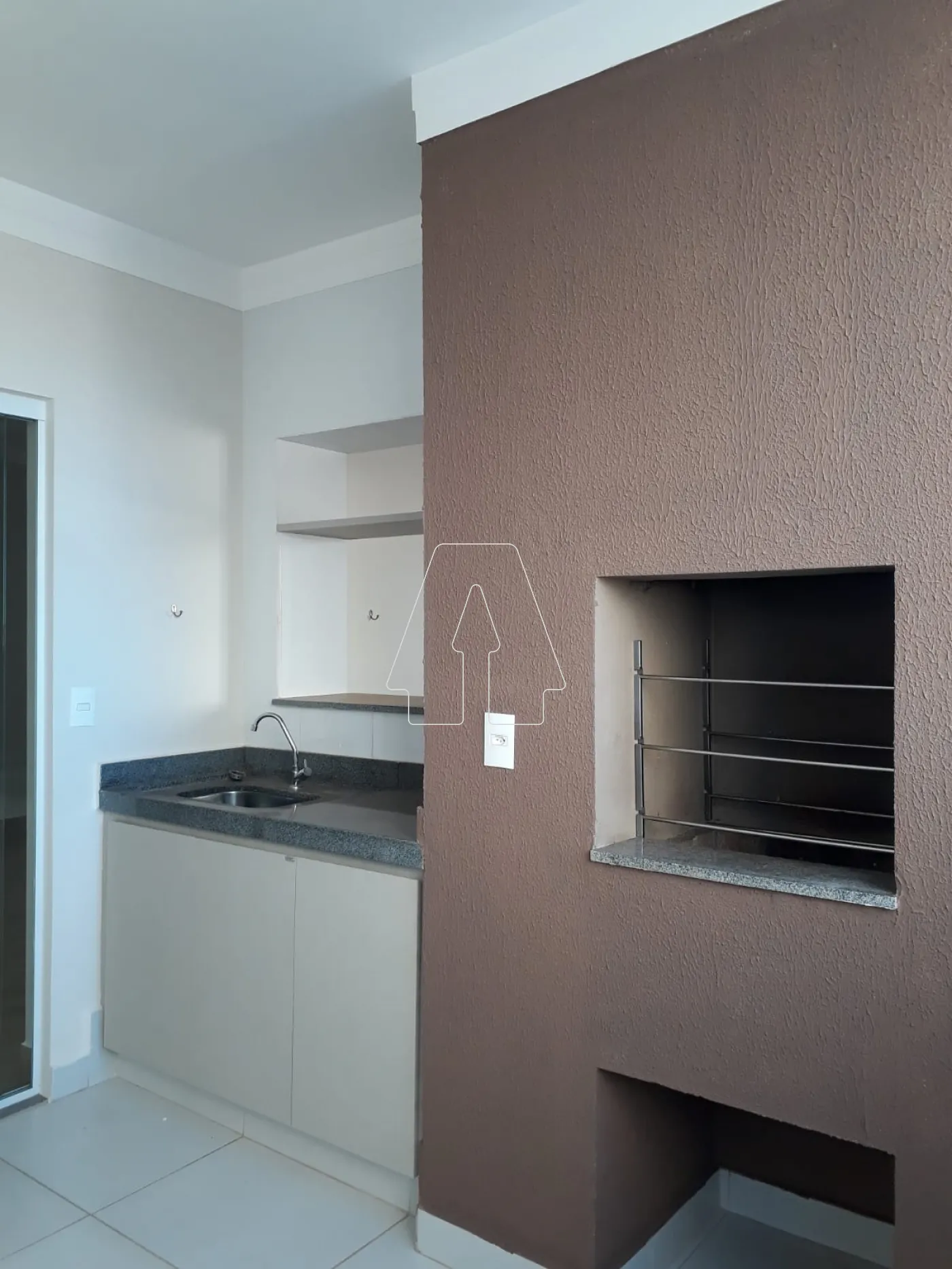 Alugar Apartamento / Padr&atilde;o em Ara&ccedil;atuba R$ 1.800,00 - Foto 5