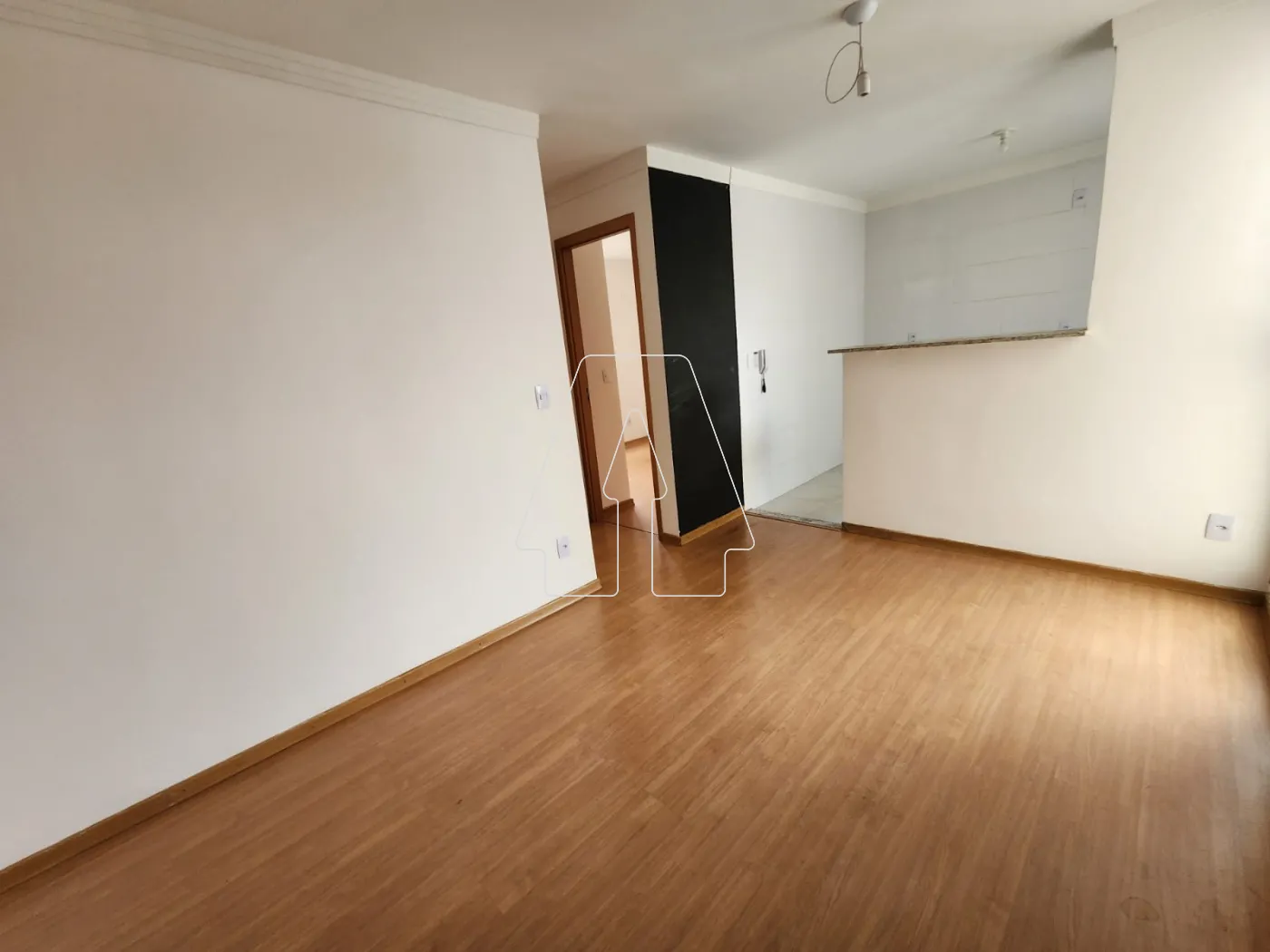 Alugar Apartamento / Padr&atilde;o em Ara&ccedil;atuba R$ 950,00 - Foto 1