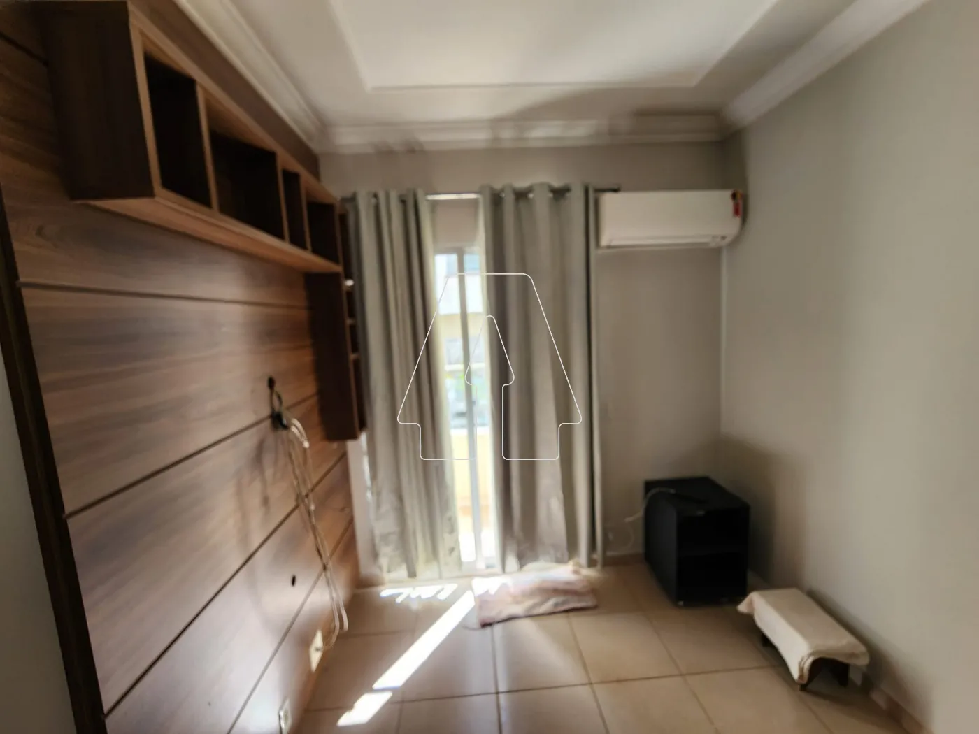 Alugar Apartamento / Padr&atilde;o em Ara&ccedil;atuba R$ 1.750,00 - Foto 1