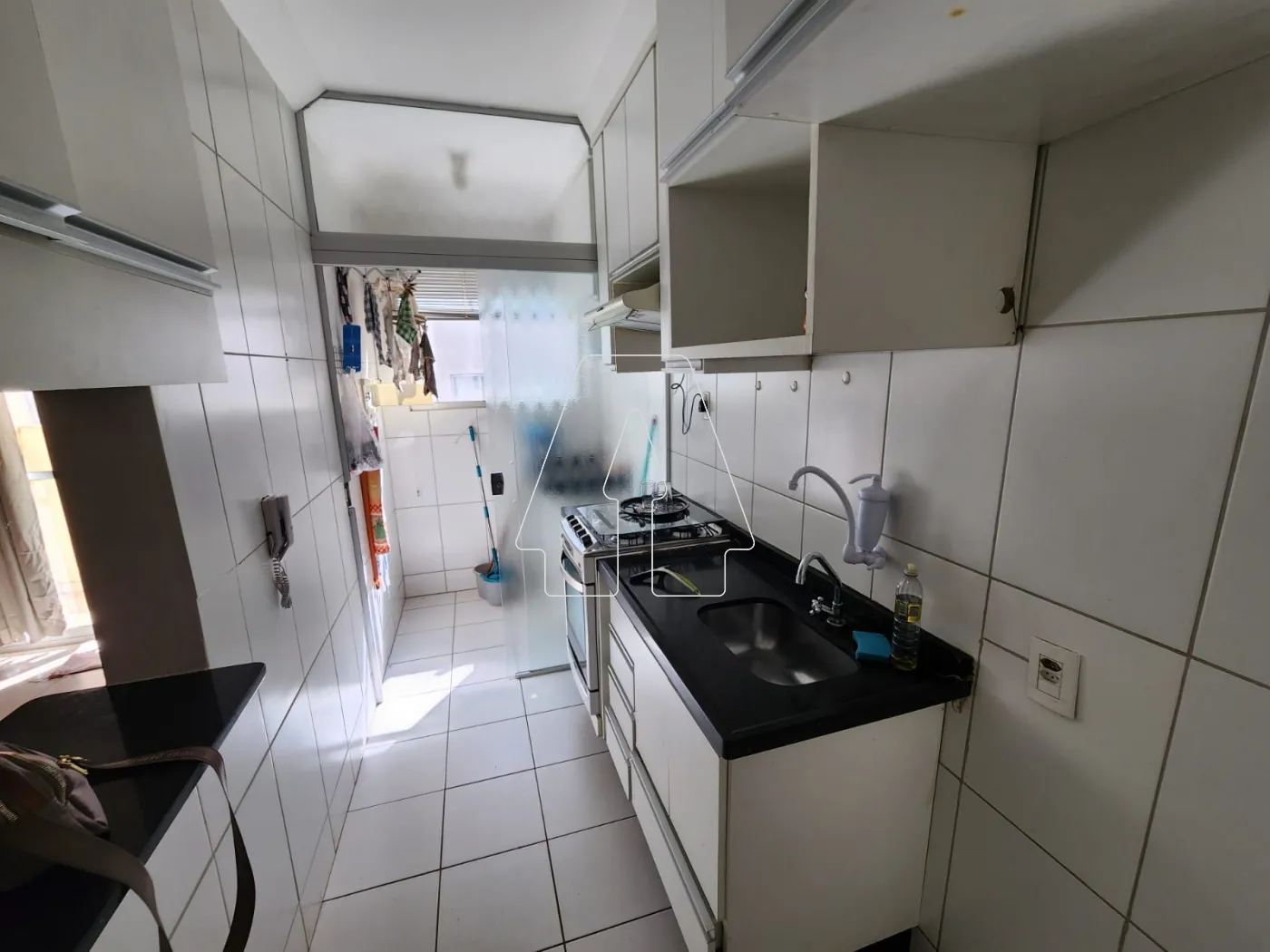 Alugar Apartamento / Padr&atilde;o em Ara&ccedil;atuba R$ 1.750,00 - Foto 4
