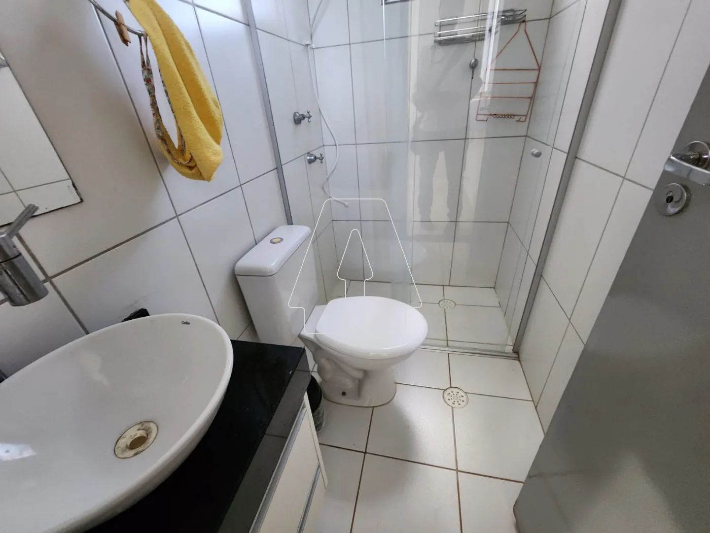 Alugar Apartamento / Padr&atilde;o em Ara&ccedil;atuba R$ 1.750,00 - Foto 5