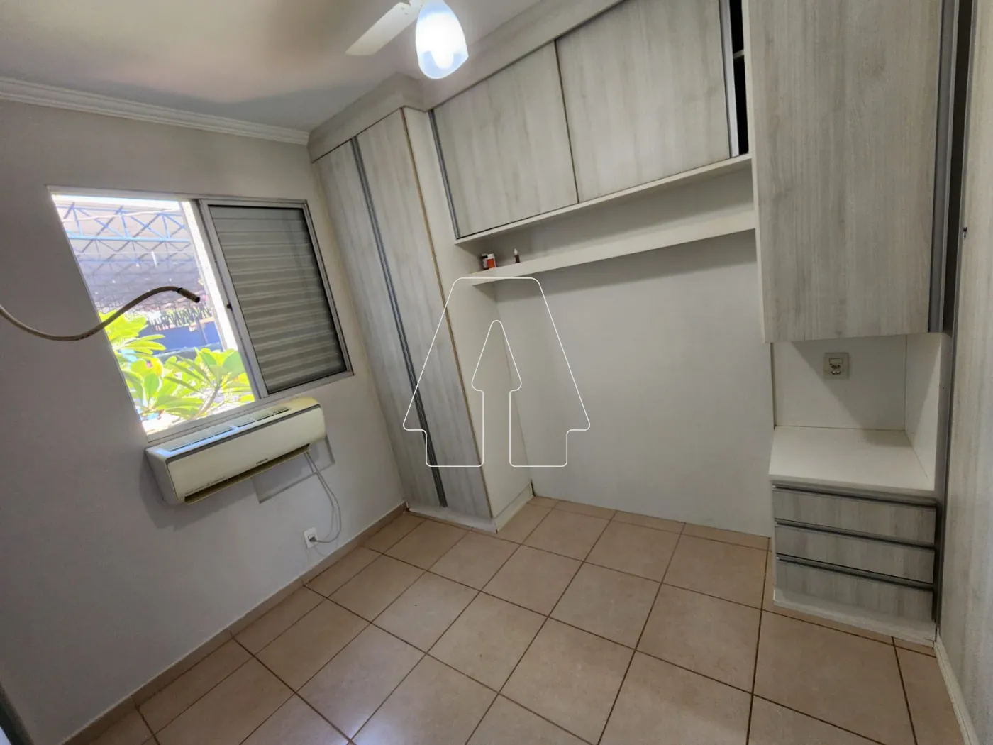 Alugar Apartamento / Padr&atilde;o em Ara&ccedil;atuba R$ 1.750,00 - Foto 6
