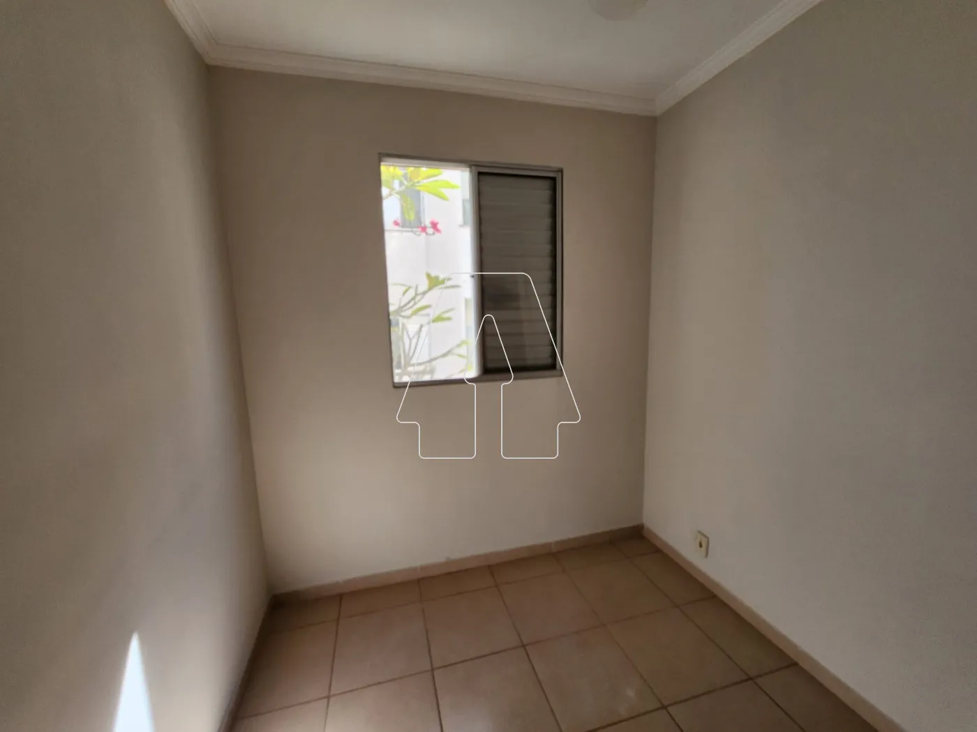 Alugar Apartamento / Padr&atilde;o em Ara&ccedil;atuba R$ 1.750,00 - Foto 7