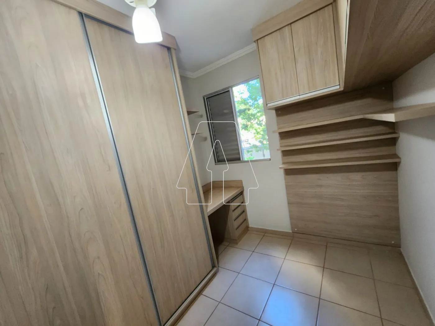 Alugar Apartamento / Padr&atilde;o em Ara&ccedil;atuba R$ 1.750,00 - Foto 9
