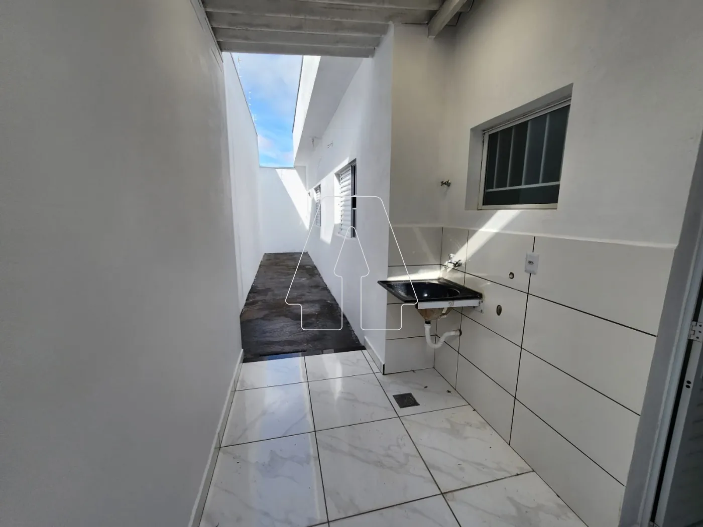 Alugar Casa / Residencial em Ara&ccedil;atuba R$ 1.700,00 - Foto 8