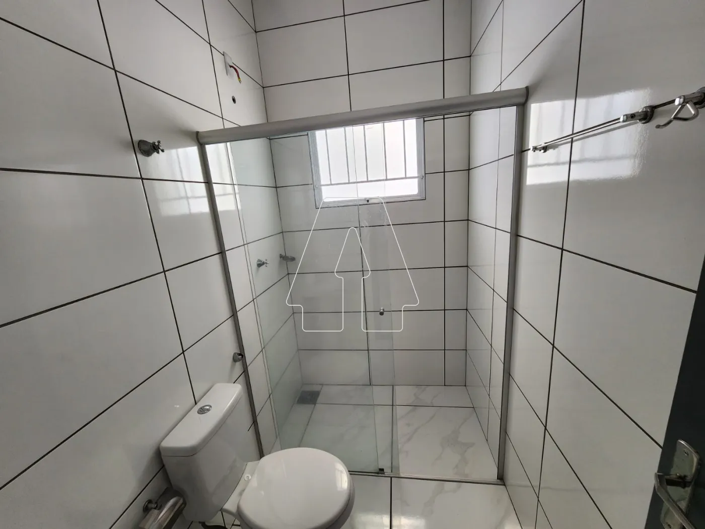 Alugar Casa / Residencial em Ara&ccedil;atuba R$ 1.700,00 - Foto 7